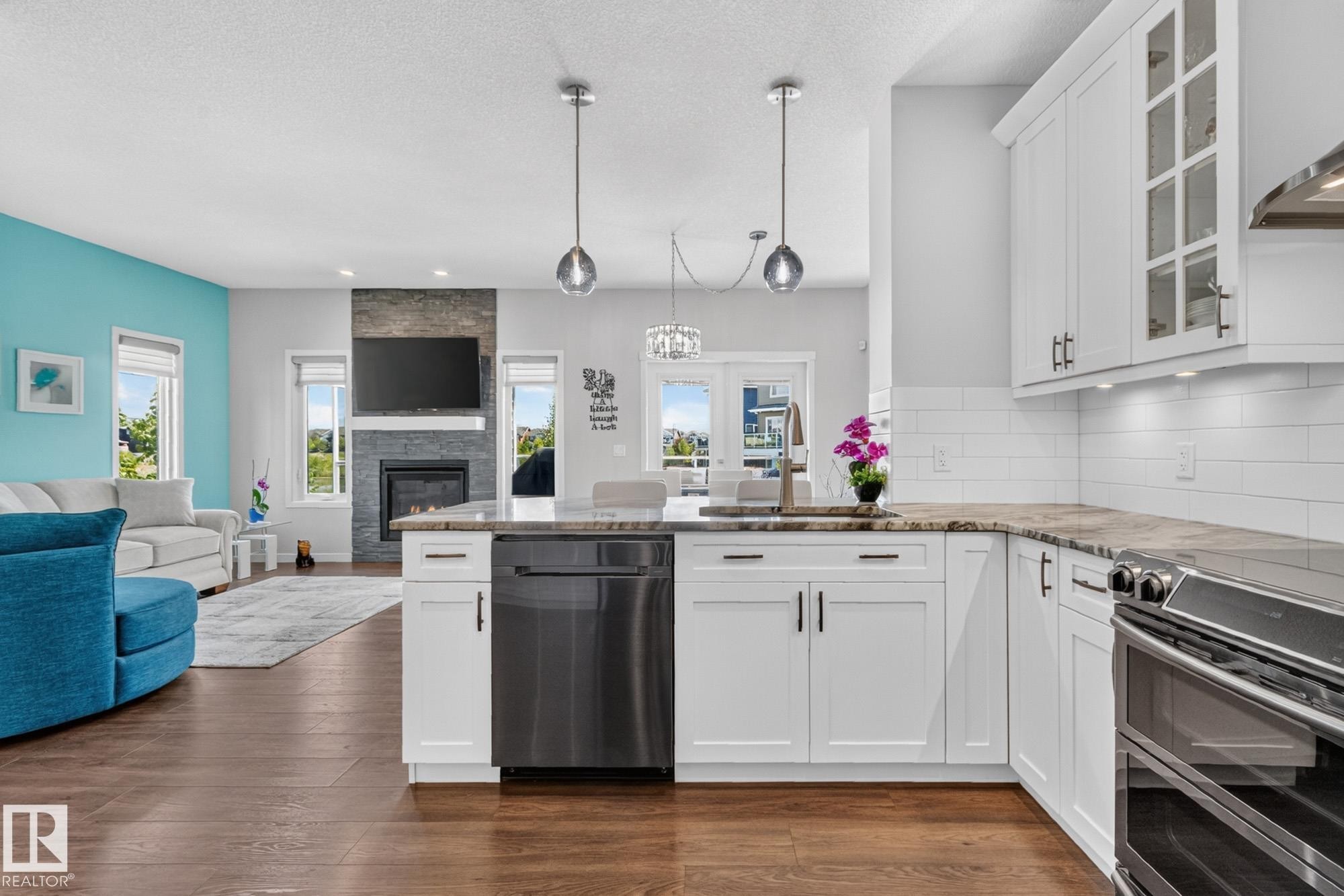 866 Ebbers Crescent Nw, Edmonton, AB - Indoor Photo Showing Kitchen With Fireplace With Upgraded Kitchen