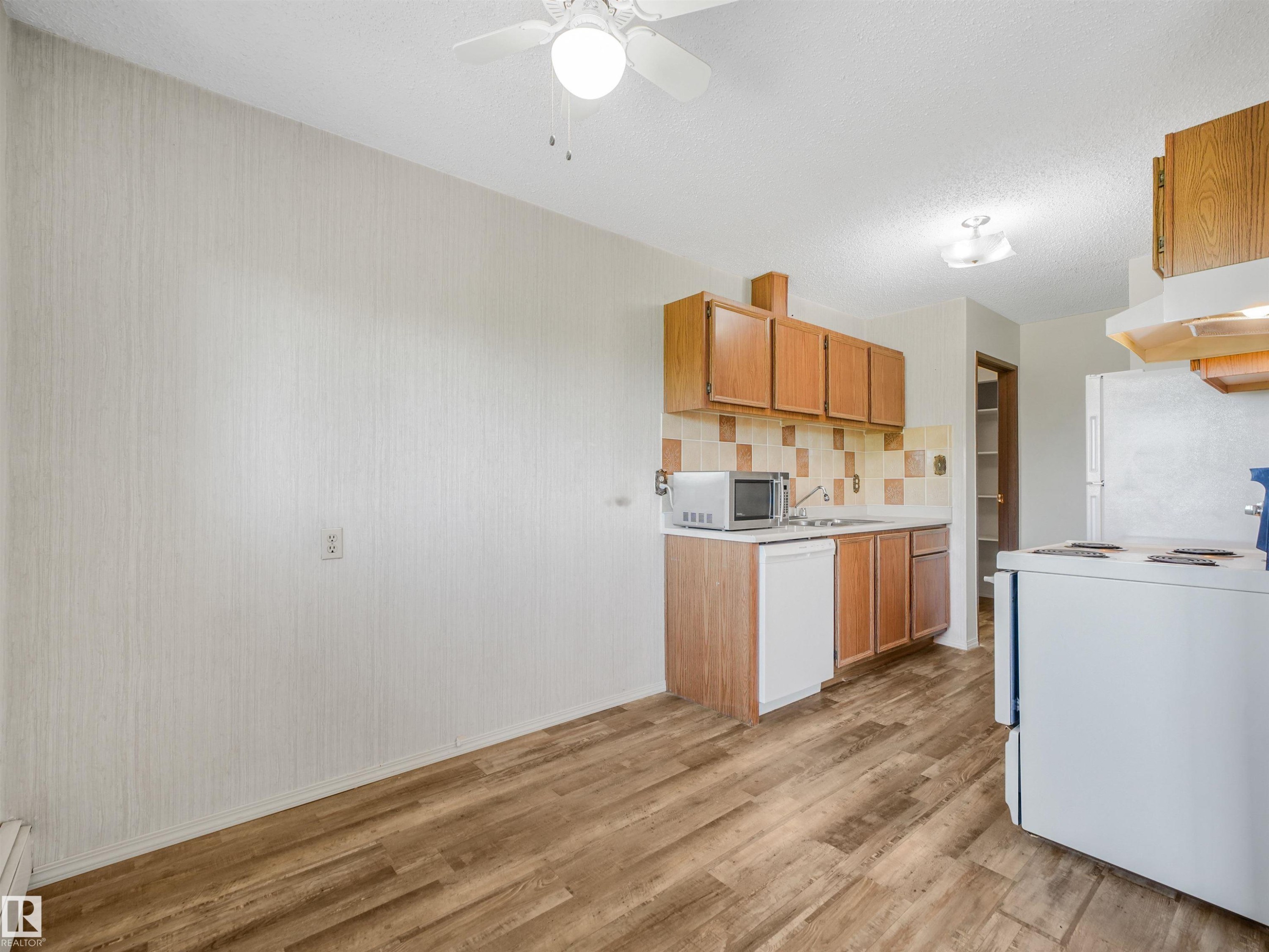 403 11115 74 Street, Edmonton, AB