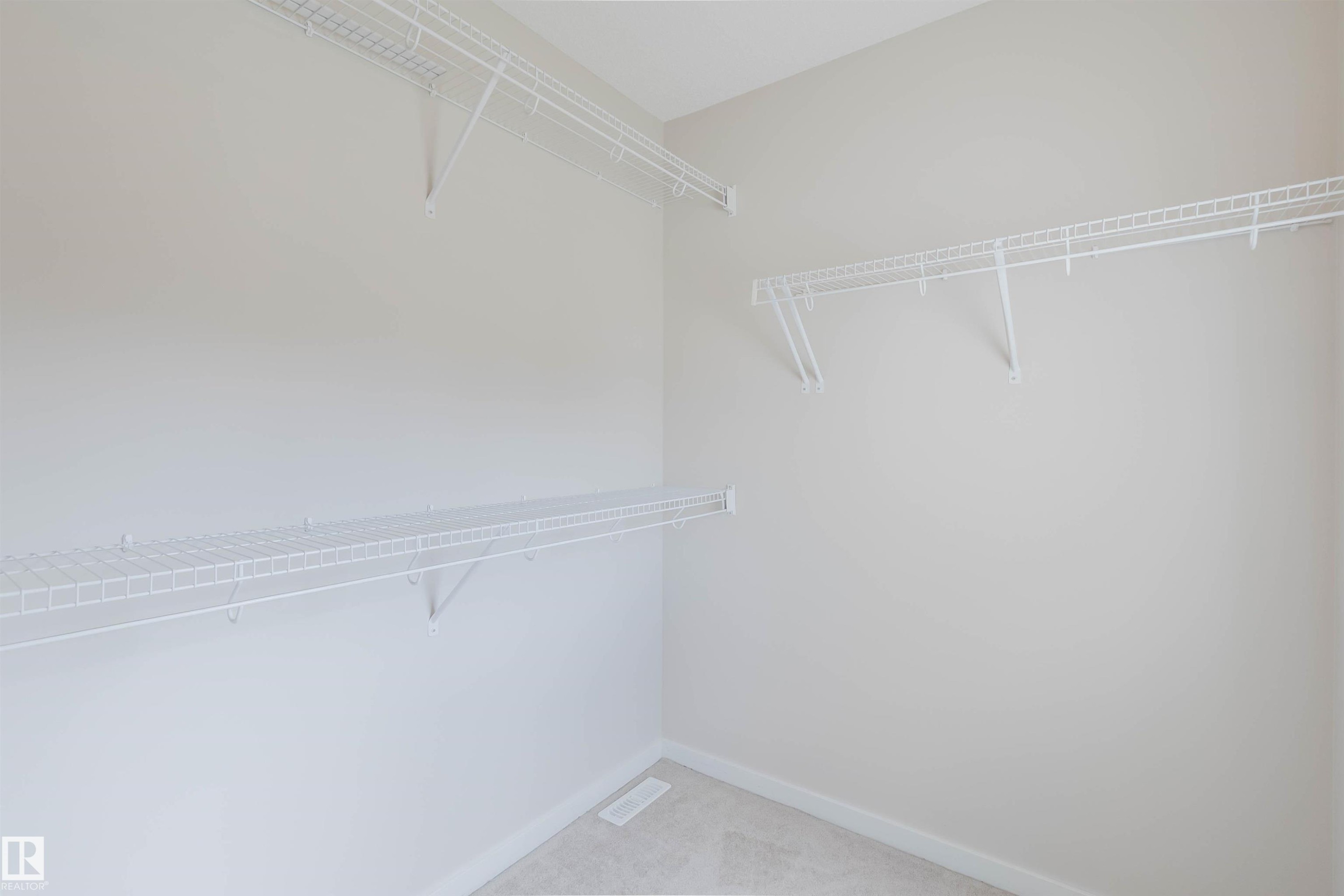 Neutral-toned walls complement the carpeted flooring - 636 Mcdonough Link Link, Edmonton, AB