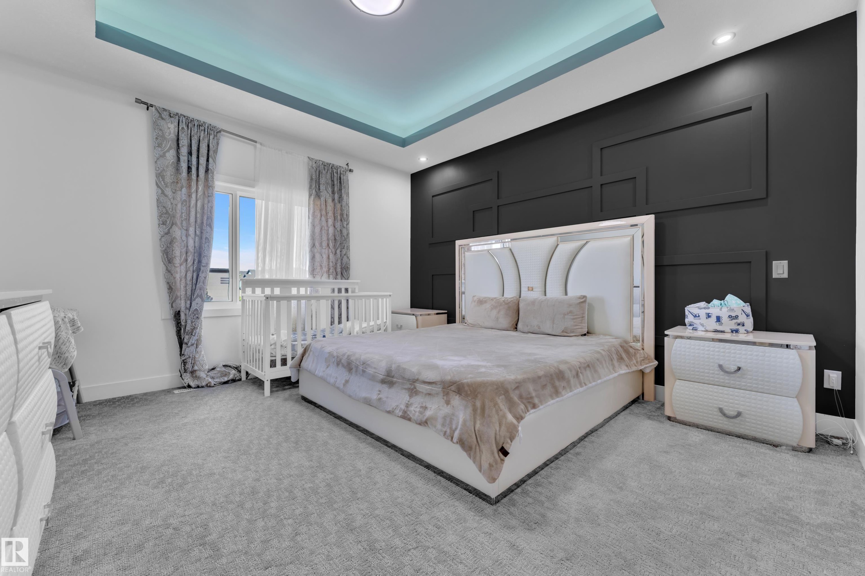 Recessed ceiling with integrated lighting - 16816 49 Street, Edmonton, AB