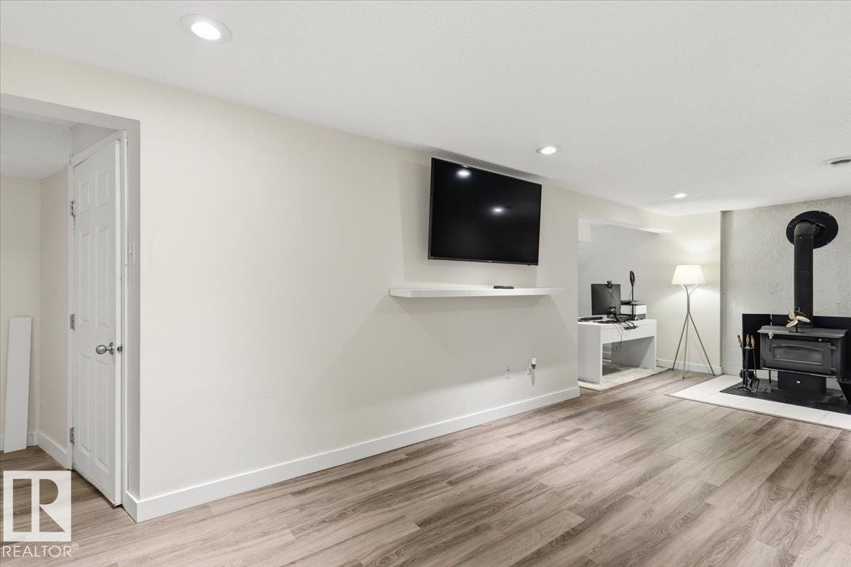 5103 48 Avenue, Thorsby, AB - Indoor Photo Showing Living Room