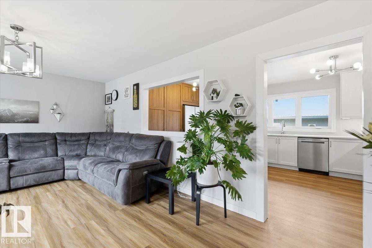5103 48 Avenue, Thorsby, AB - Indoor