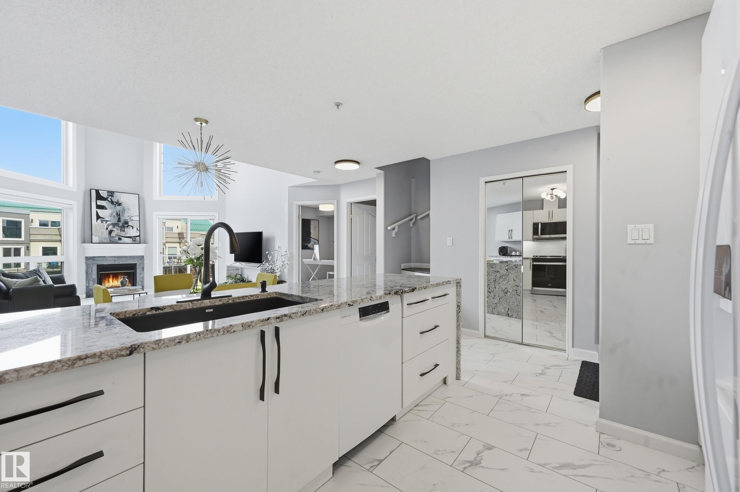 7905 96 Street Nw, Edmonton, AB - Indoor Photo Showing Kitchen With Upgraded Kitchen