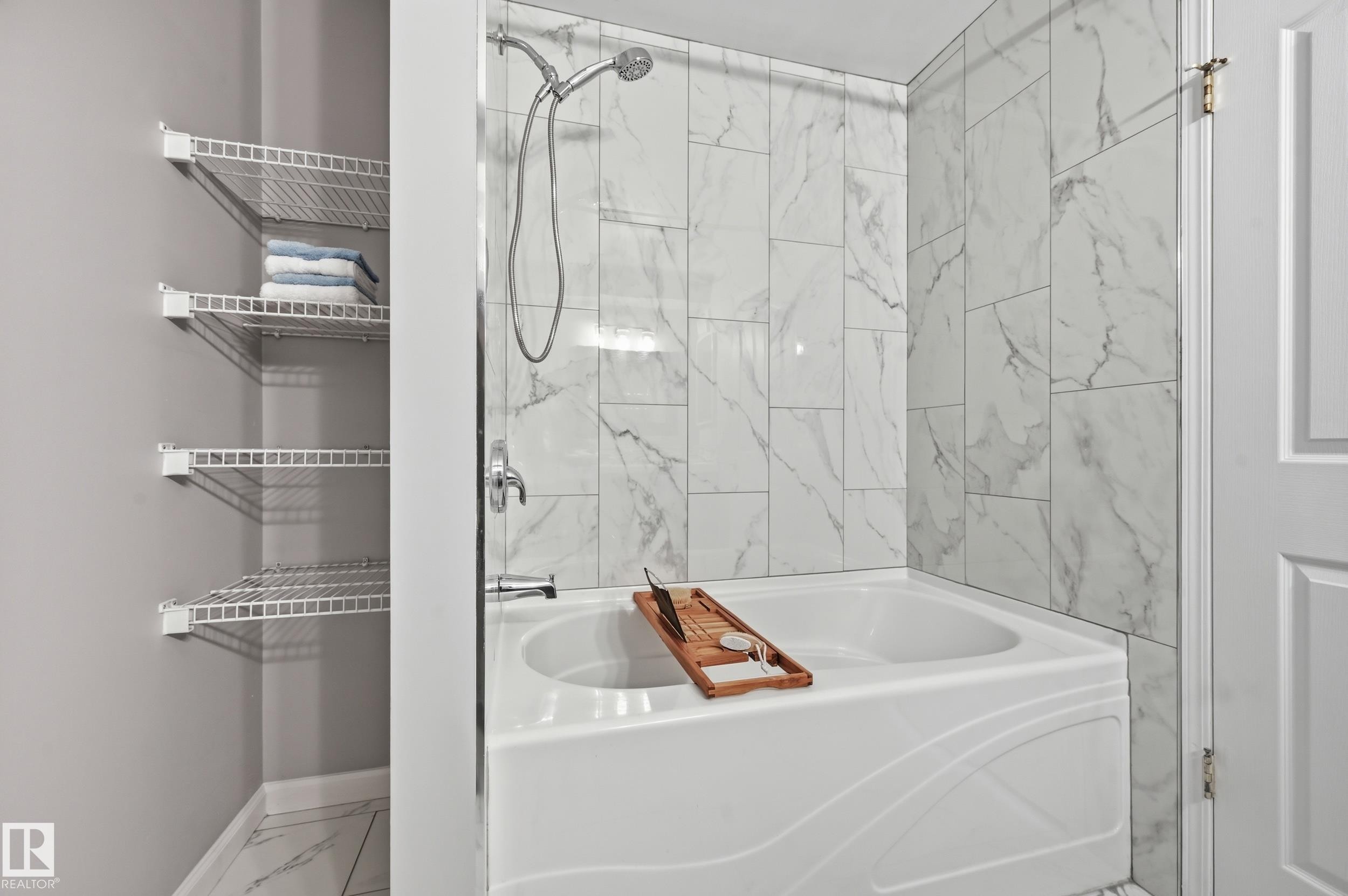 7905 96 Street Nw, Edmonton, AB - Indoor Photo Showing Bathroom