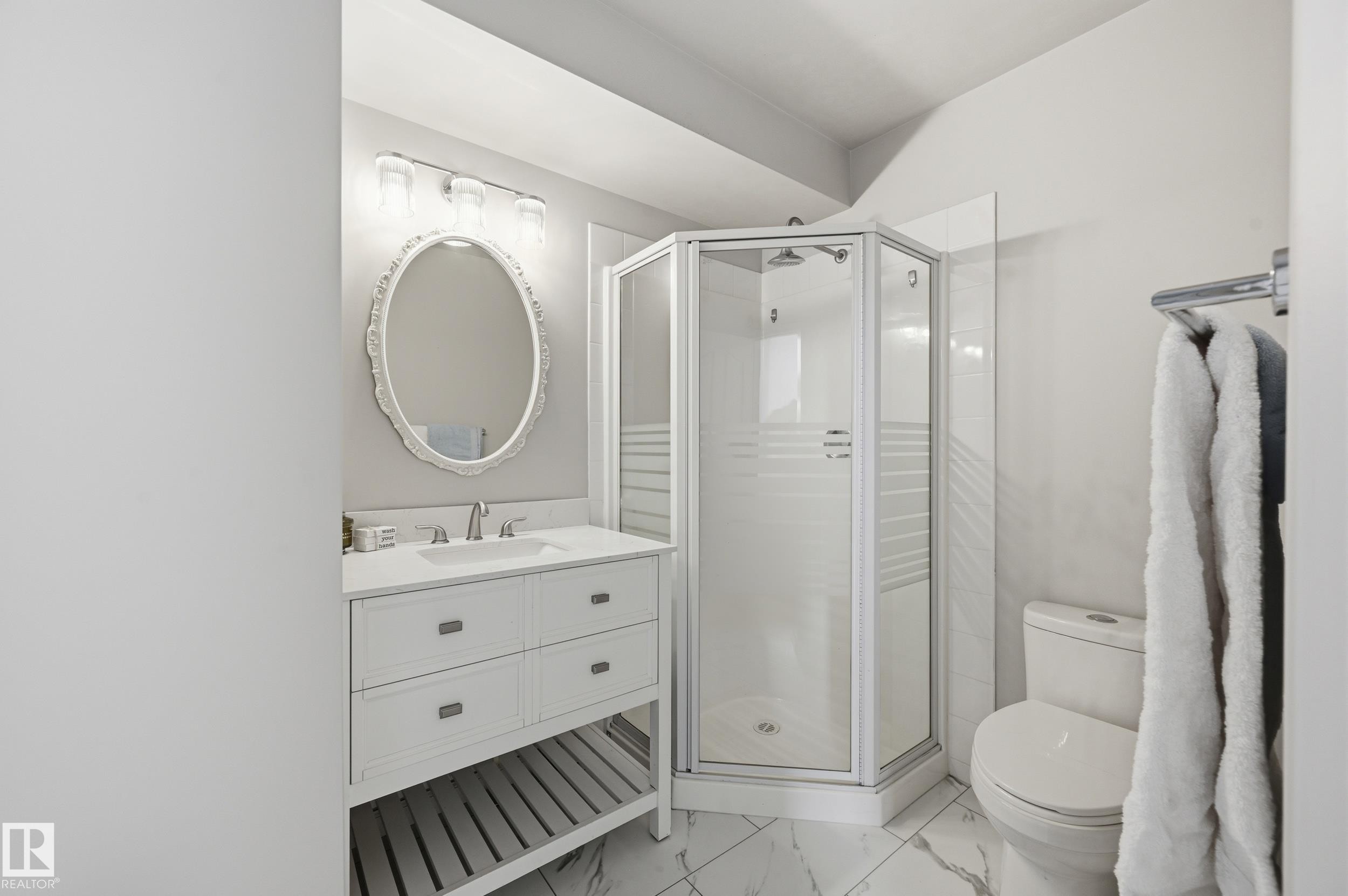 7905 96 Street Nw, Edmonton, AB - Indoor Photo Showing Bathroom