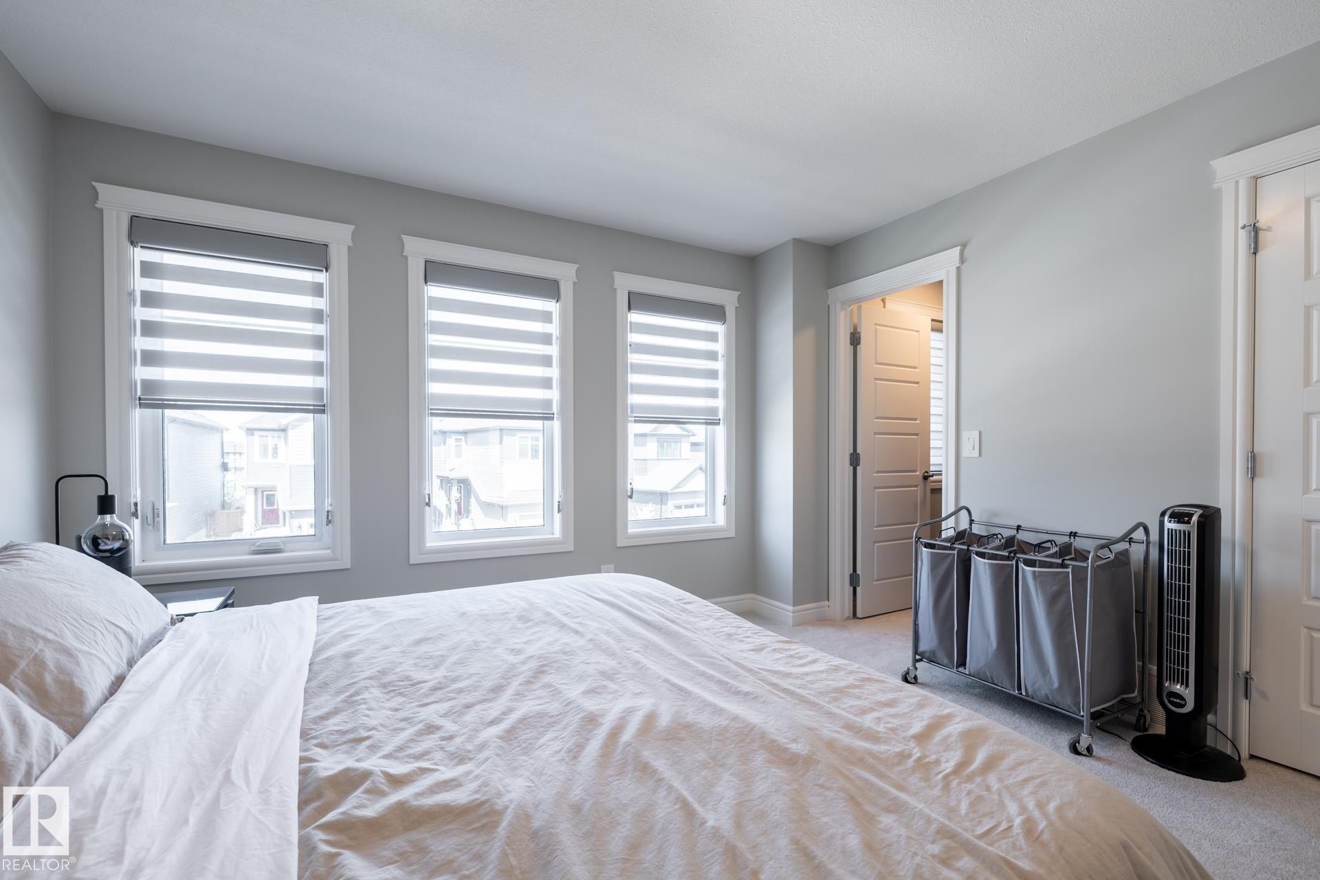 1035 Goldfinch Way, Edmonton, AB - Indoor Photo Showing Bedroom