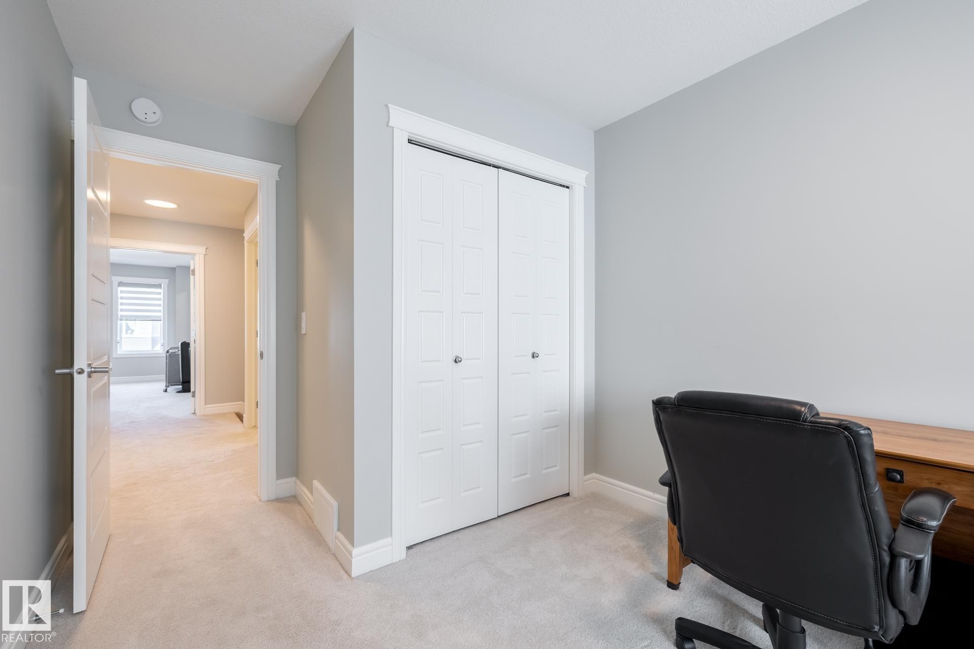 1035 Goldfinch Way, Edmonton, AB - Indoor Photo Showing Office