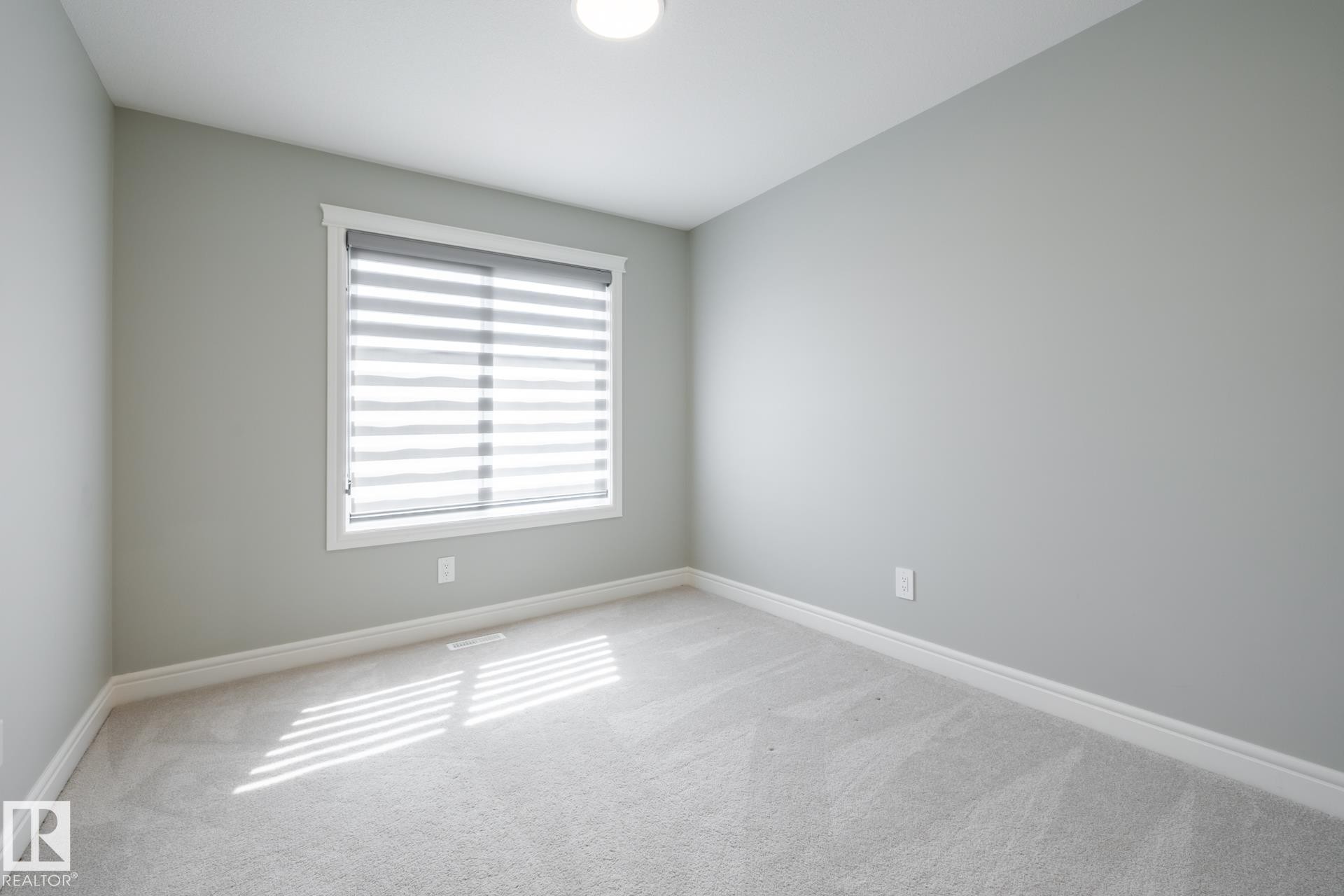 1035 Goldfinch Way, Edmonton, AB - Indoor Photo Showing Other Room