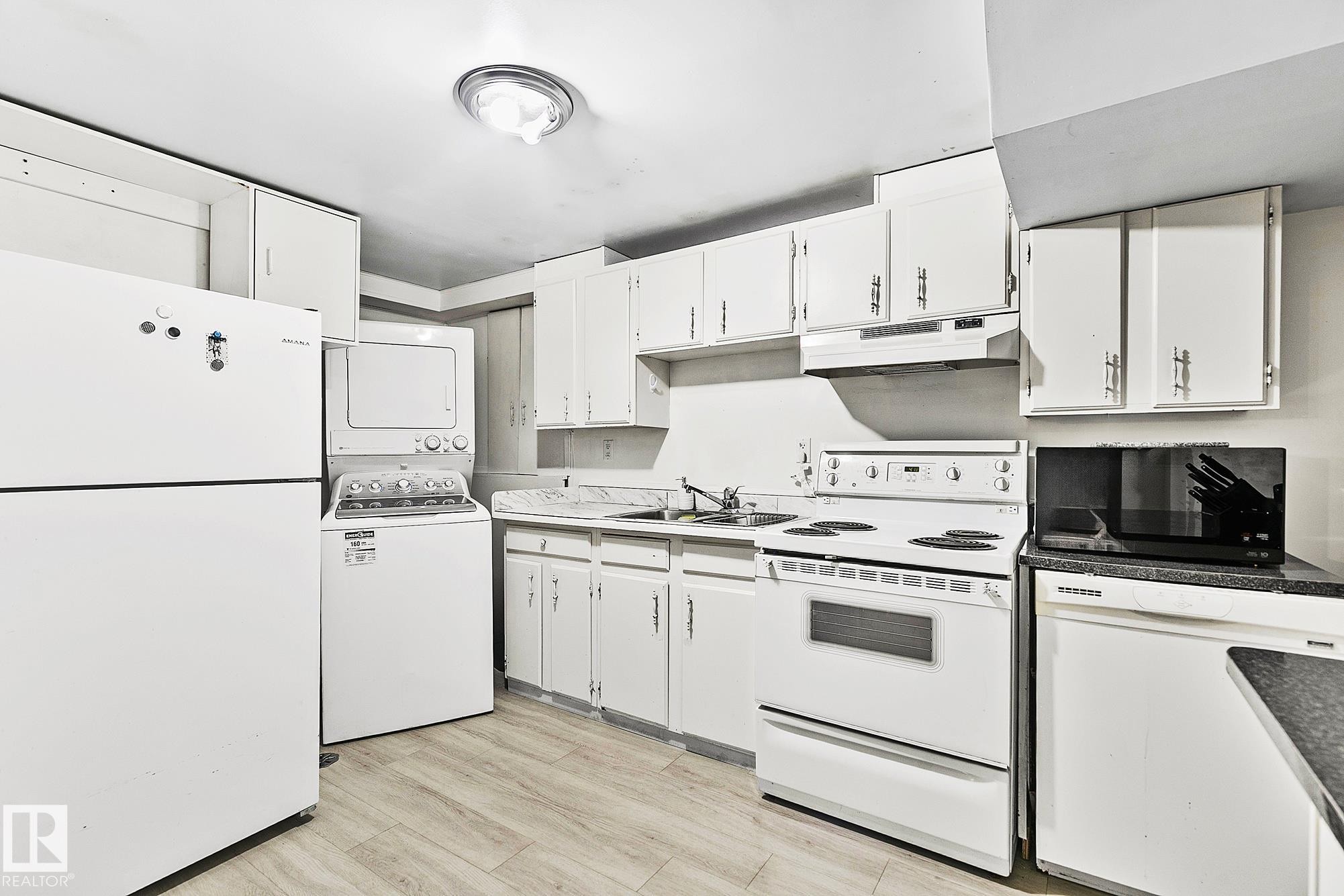 Compact kitchen area with light wood-finish flooring - 17059 98 Street, Edmonton, AB - Indoor Photo Showing Kitchen