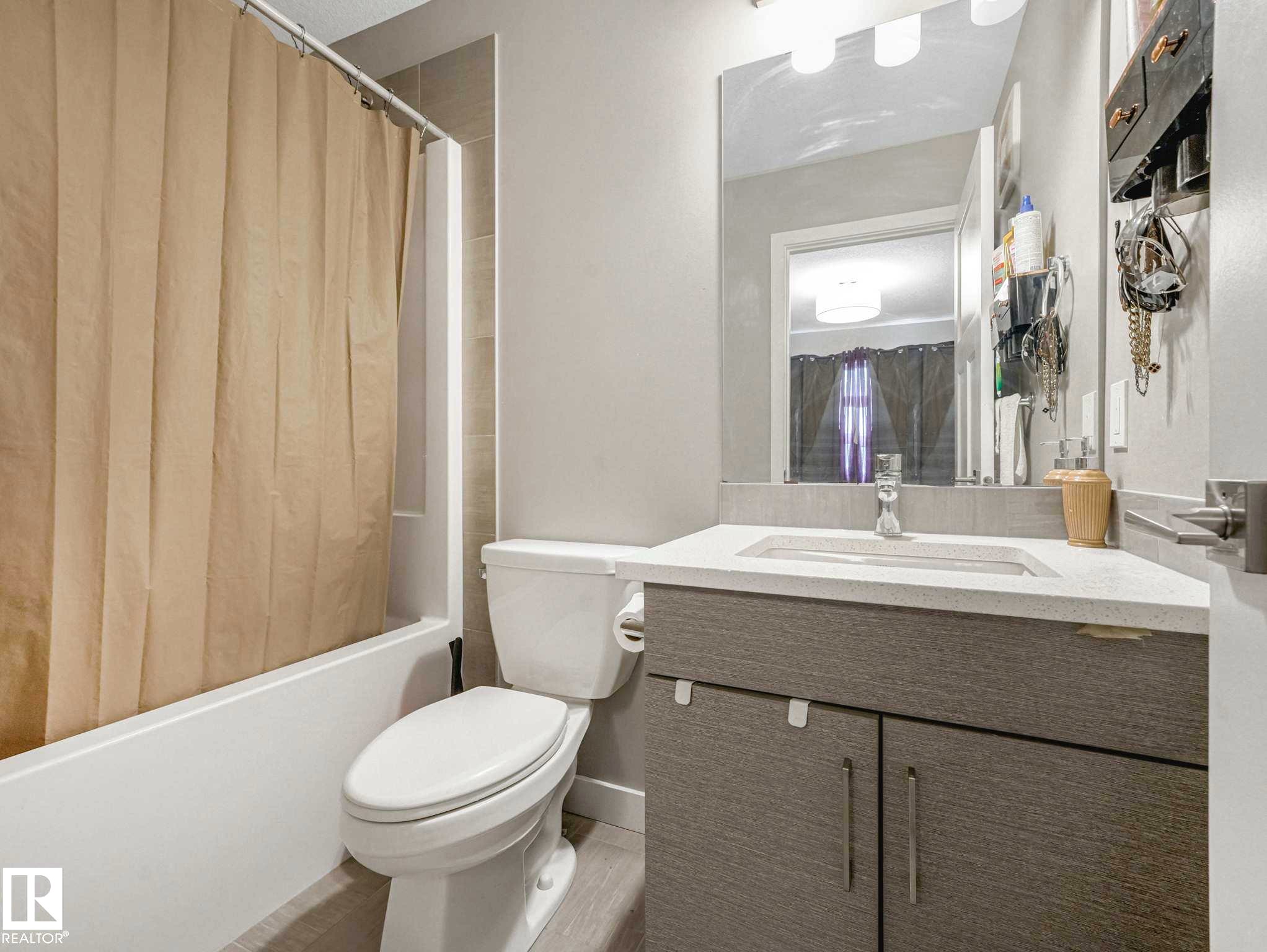 #92 17635 58 St Nw, Edmonton, AB - Indoor Photo Showing Bathroom