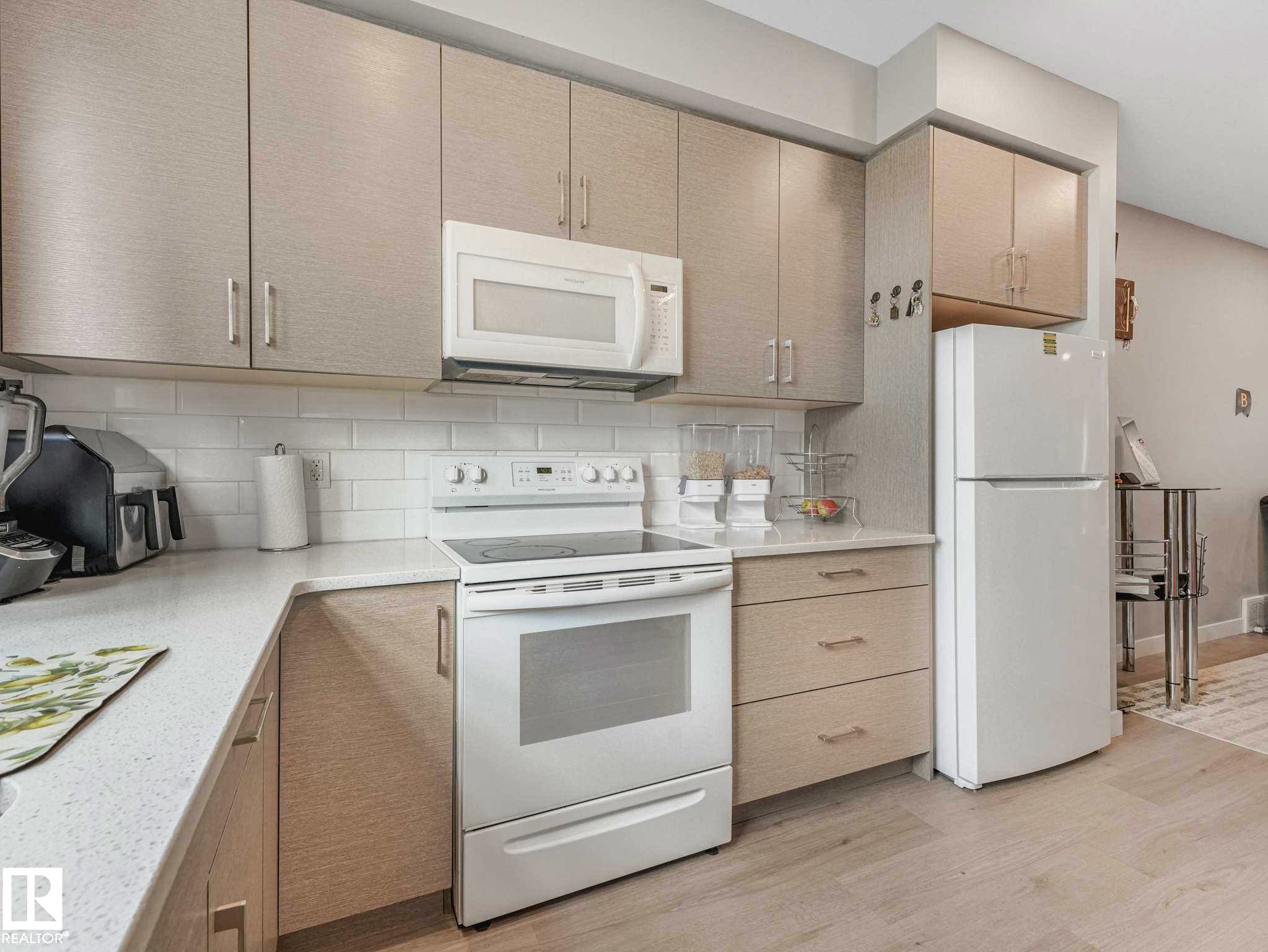 #92 17635 58 St Nw, Edmonton, AB - Indoor Photo Showing Kitchen