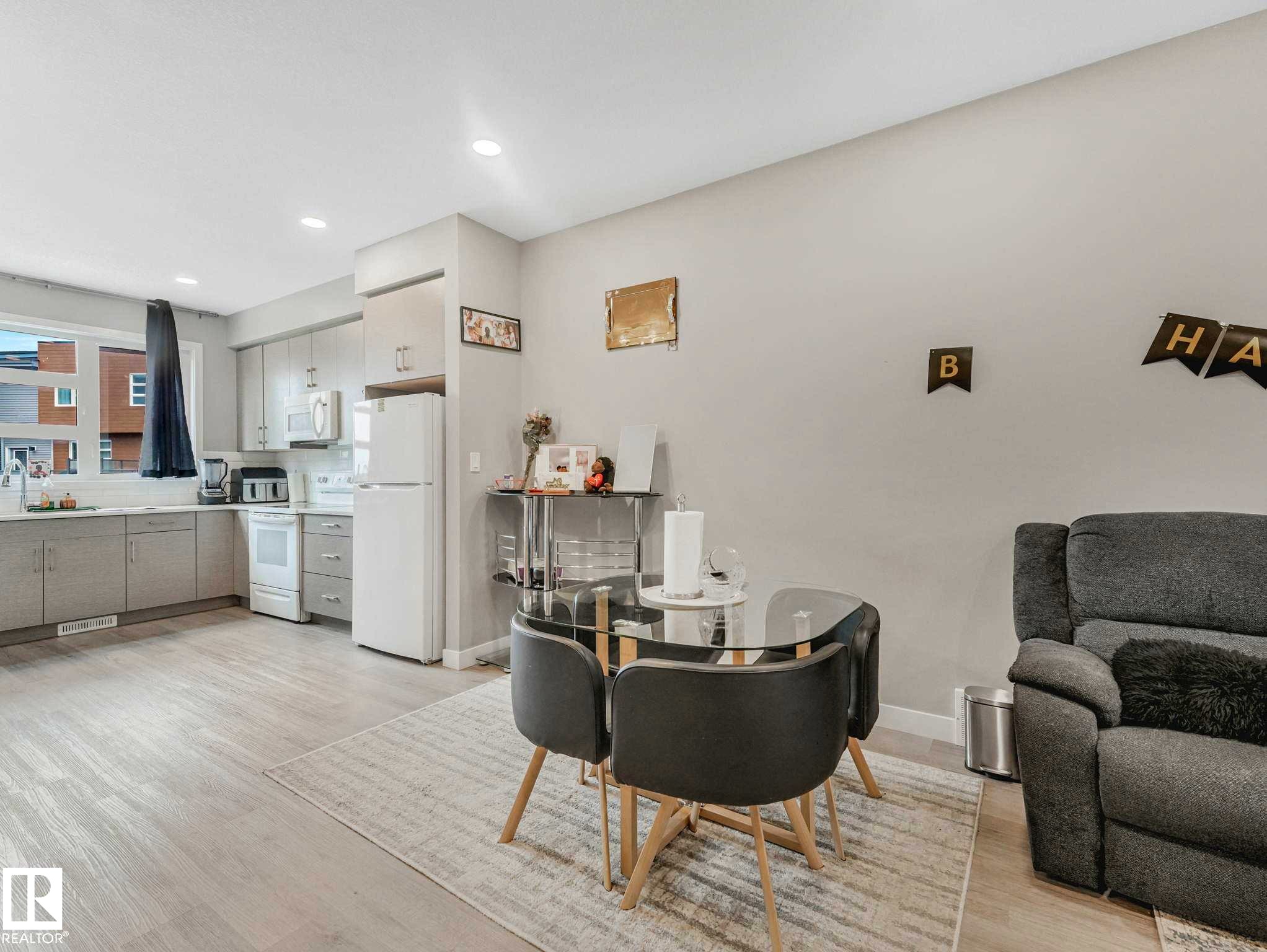 #92 17635 58 St Nw, Edmonton, AB - Indoor