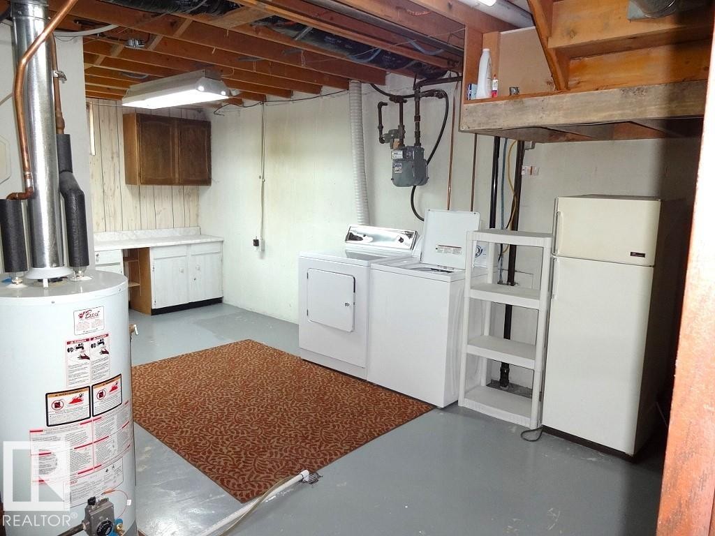 6 Beverly Avenue, Spruce Grove, AB - Indoor Photo Showing Laundry Room