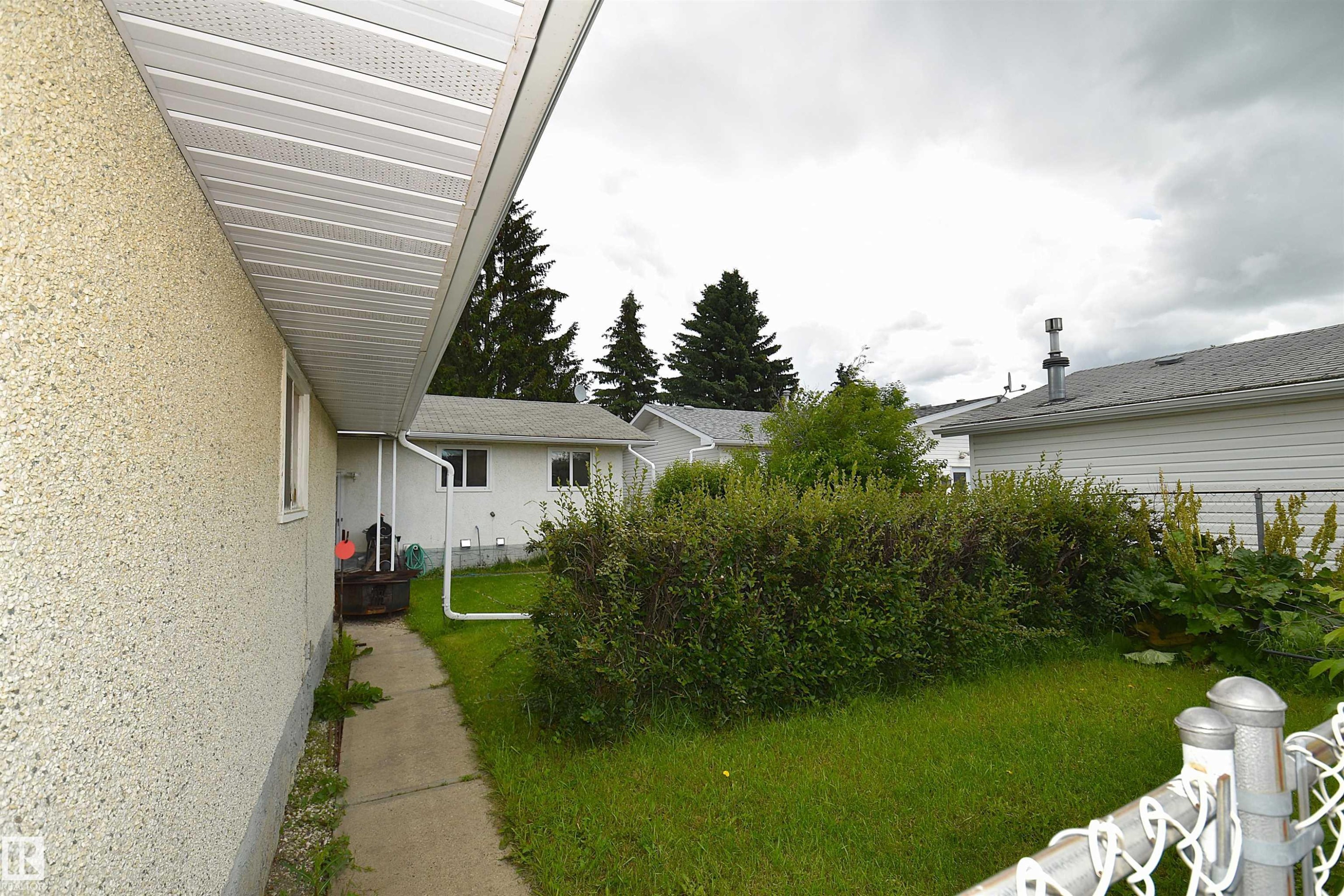 6 Beverly Avenue, Spruce Grove, AB - Outdoor