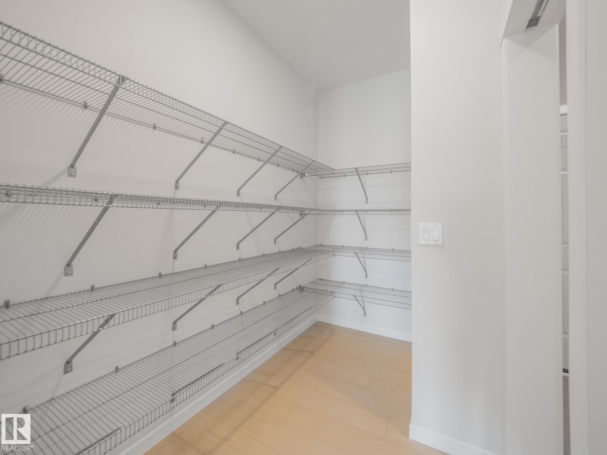 927 18 Avenue Nw, Edmonton, AB - Indoor With Storage