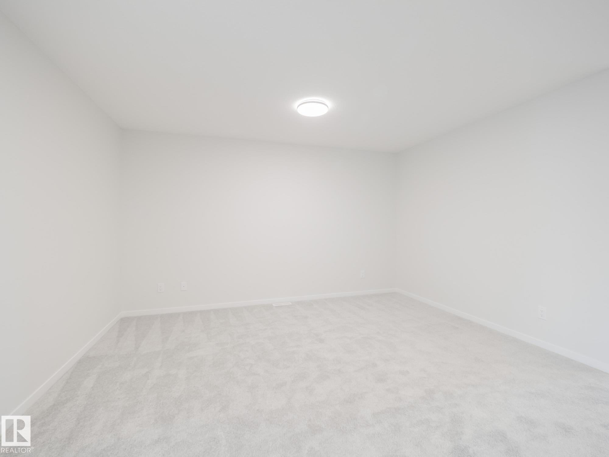 927 18 Avenue Nw, Edmonton, AB - Indoor Photo Showing Other Room