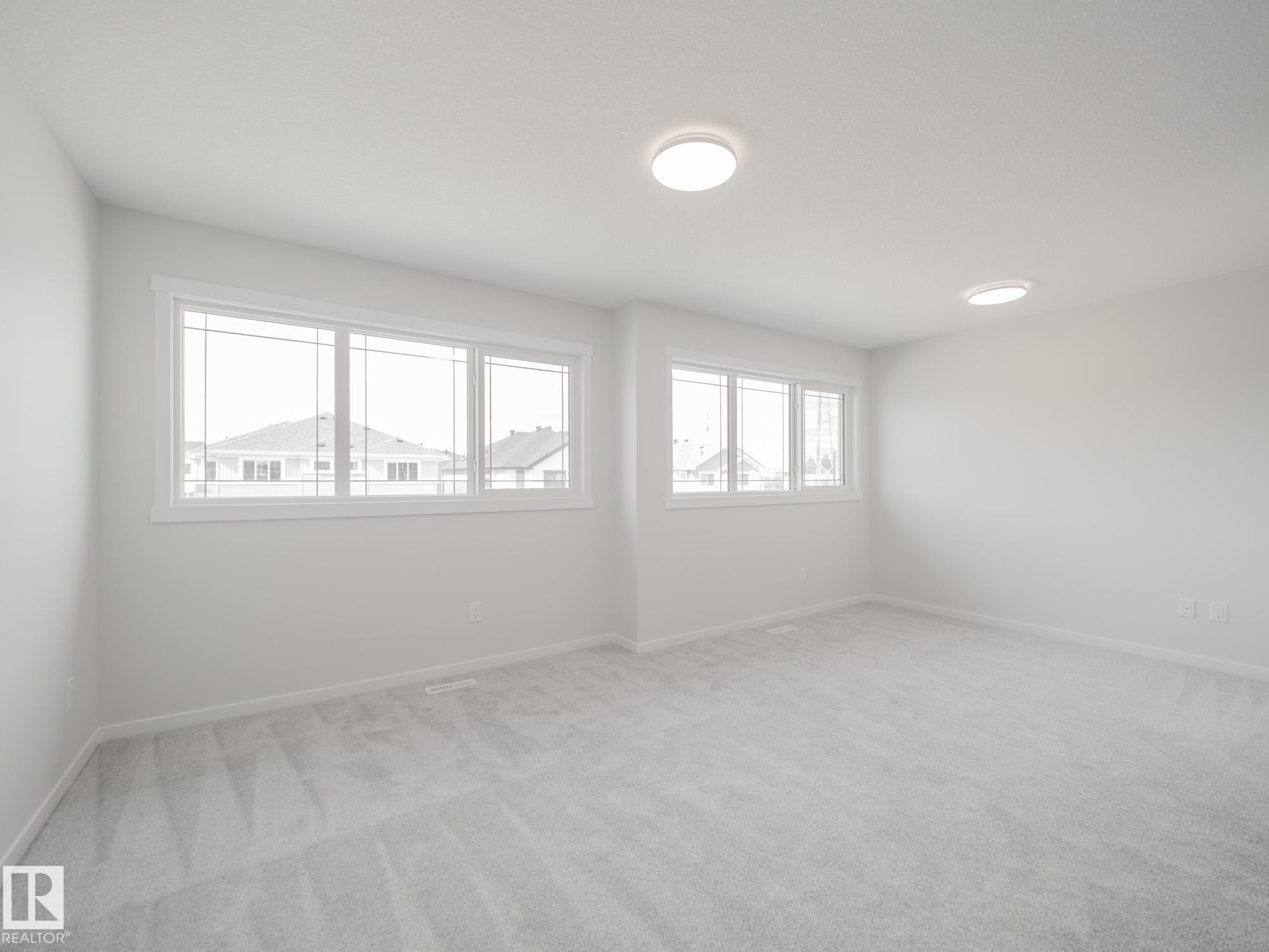 927 18 Avenue Nw, Edmonton, AB - Indoor Photo Showing Other Room