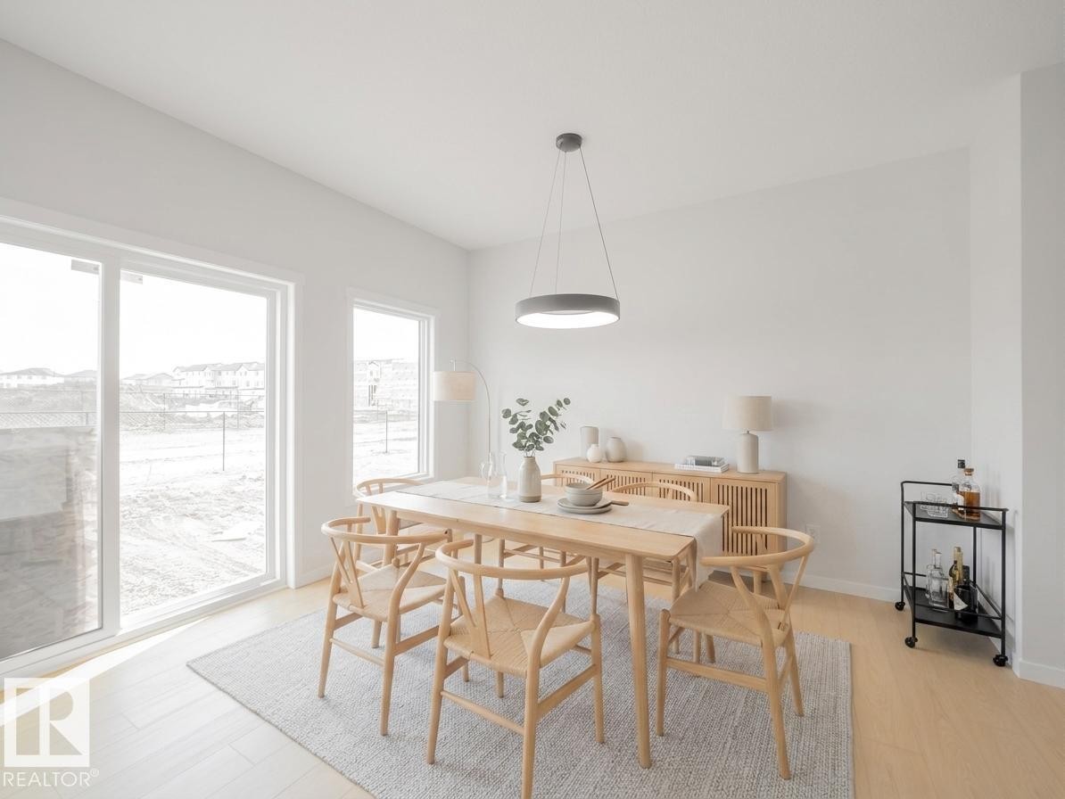 927 18 Avenue Nw, Edmonton, AB - Indoor Photo Showing Dining Room