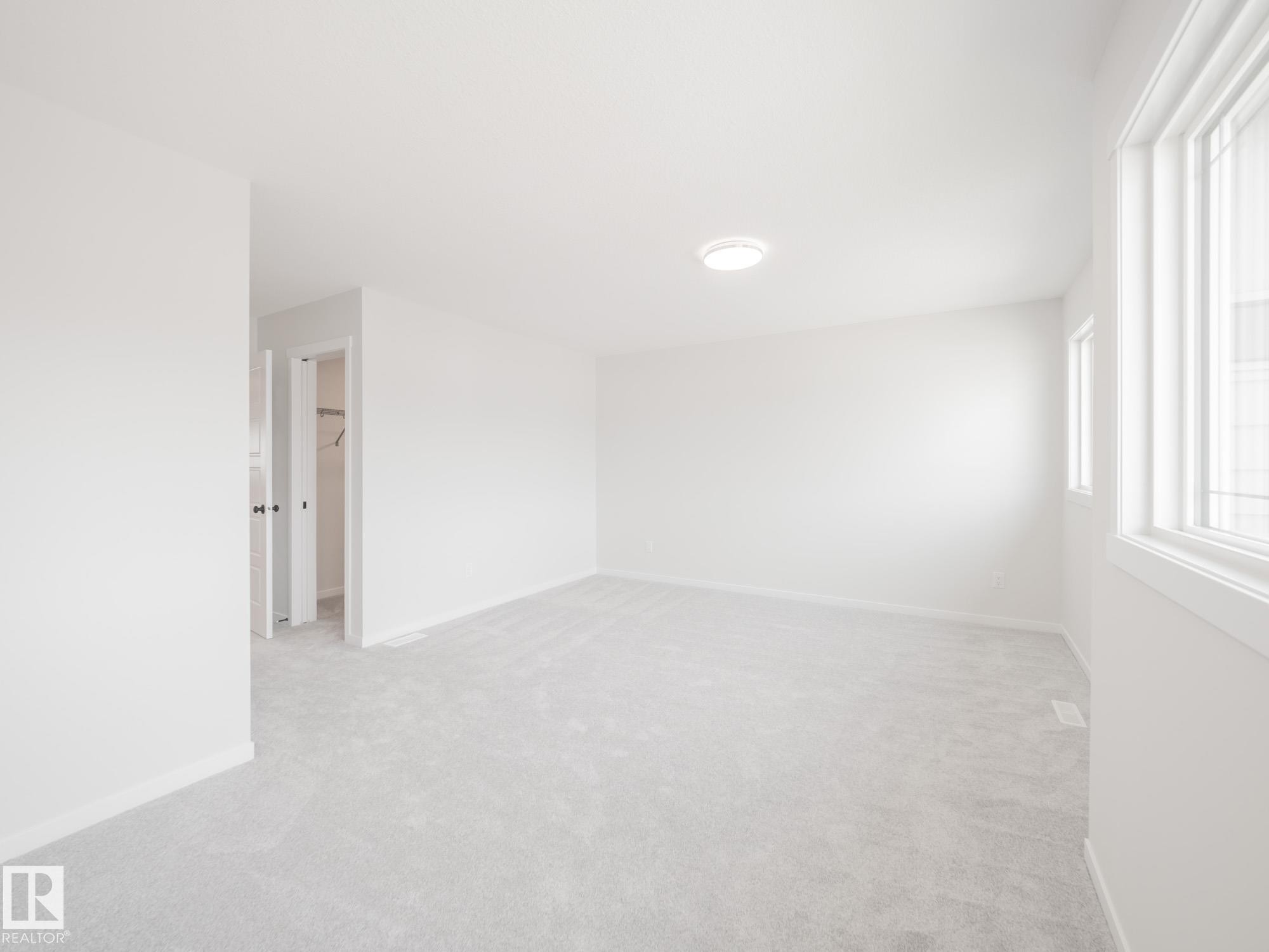 927 18 Avenue Nw, Edmonton, AB - Indoor Photo Showing Other Room