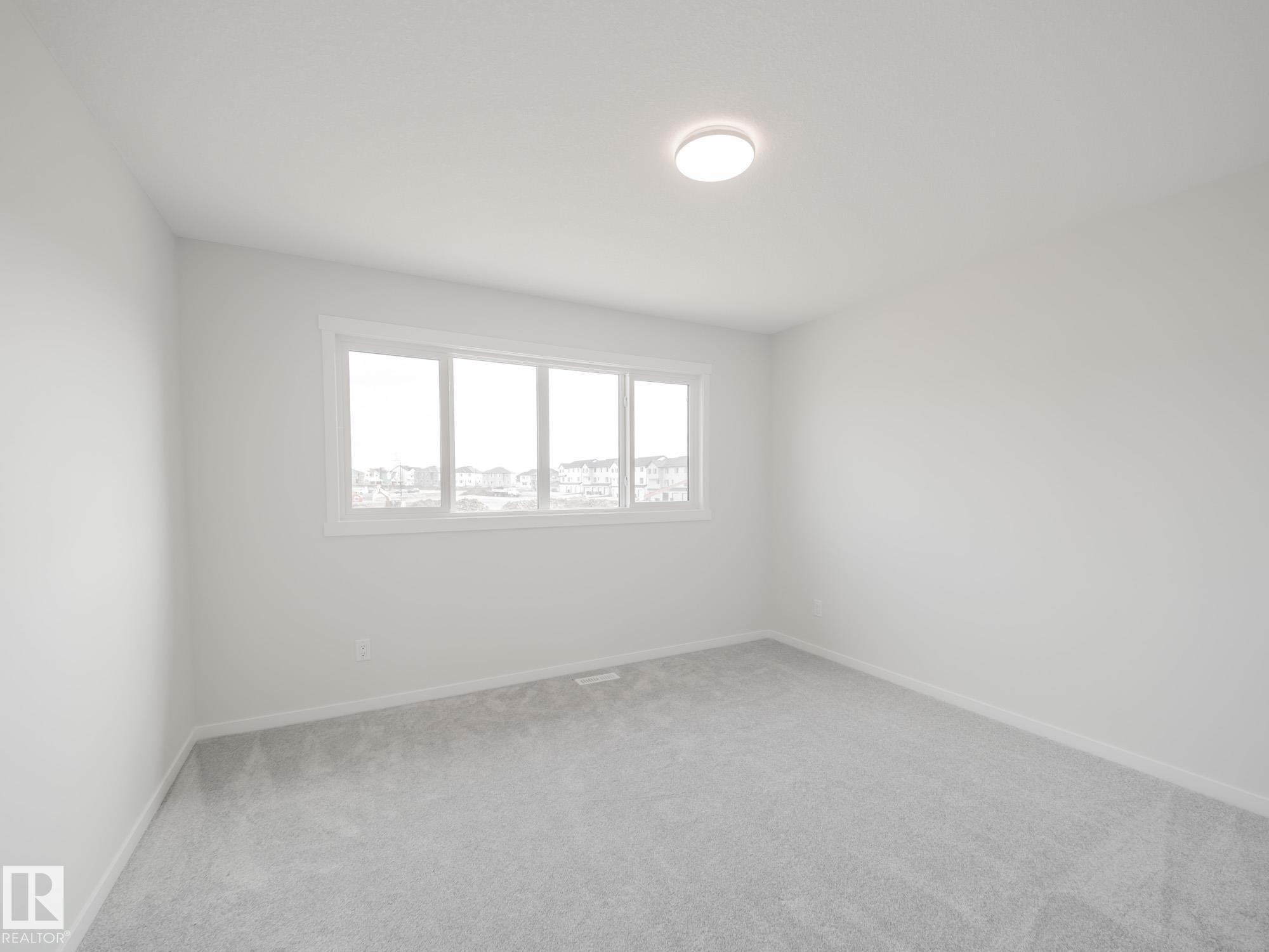 927 18 Avenue Nw, Edmonton, AB - Indoor Photo Showing Other Room