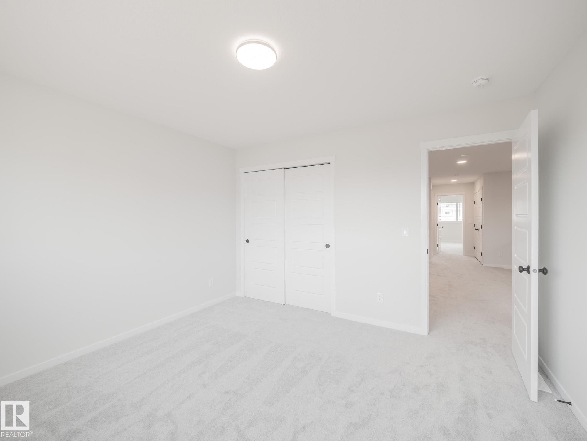 927 18 Avenue Nw, Edmonton, AB - Indoor Photo Showing Other Room