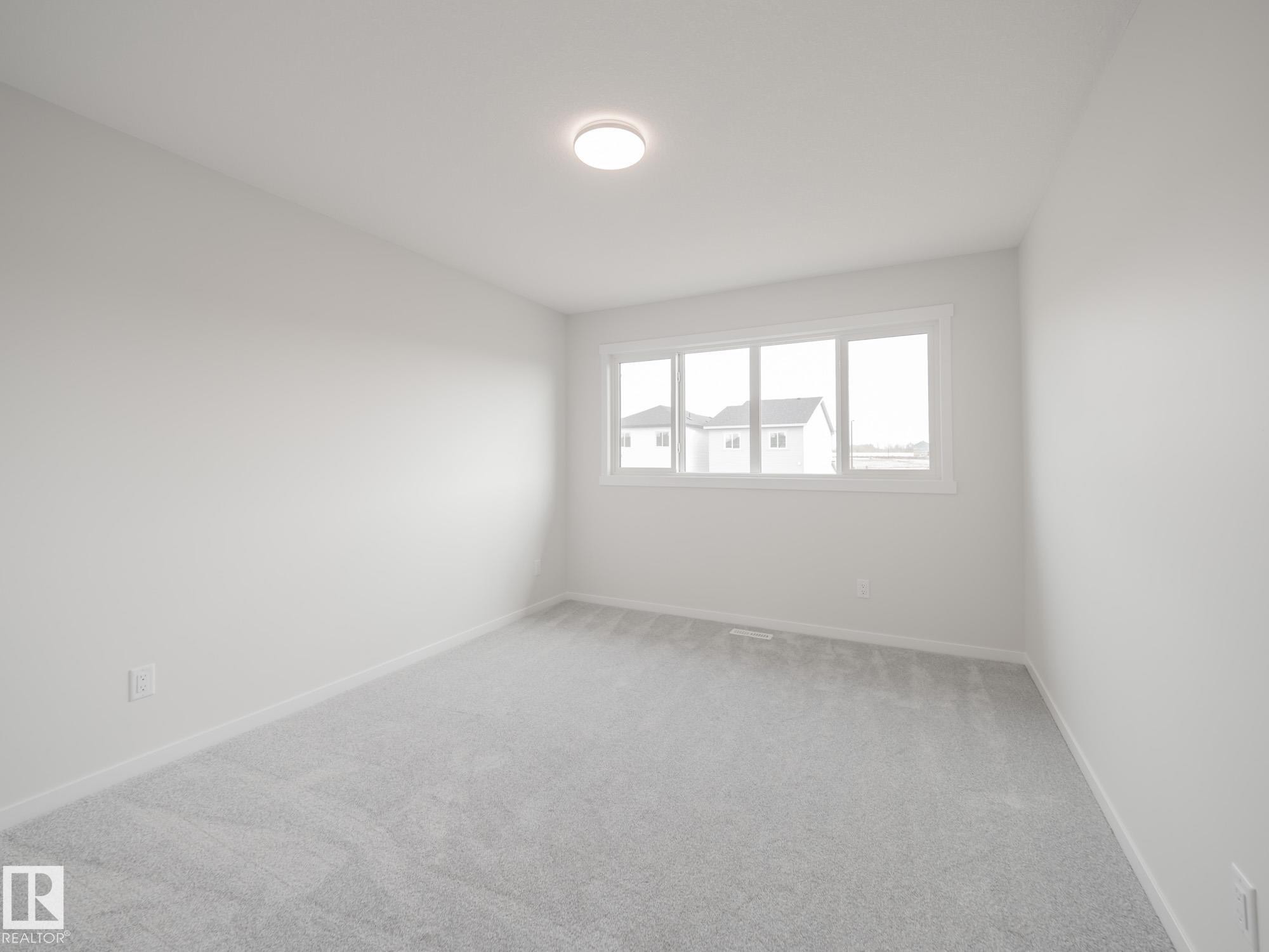 927 18 Avenue Nw, Edmonton, AB - Indoor Photo Showing Other Room