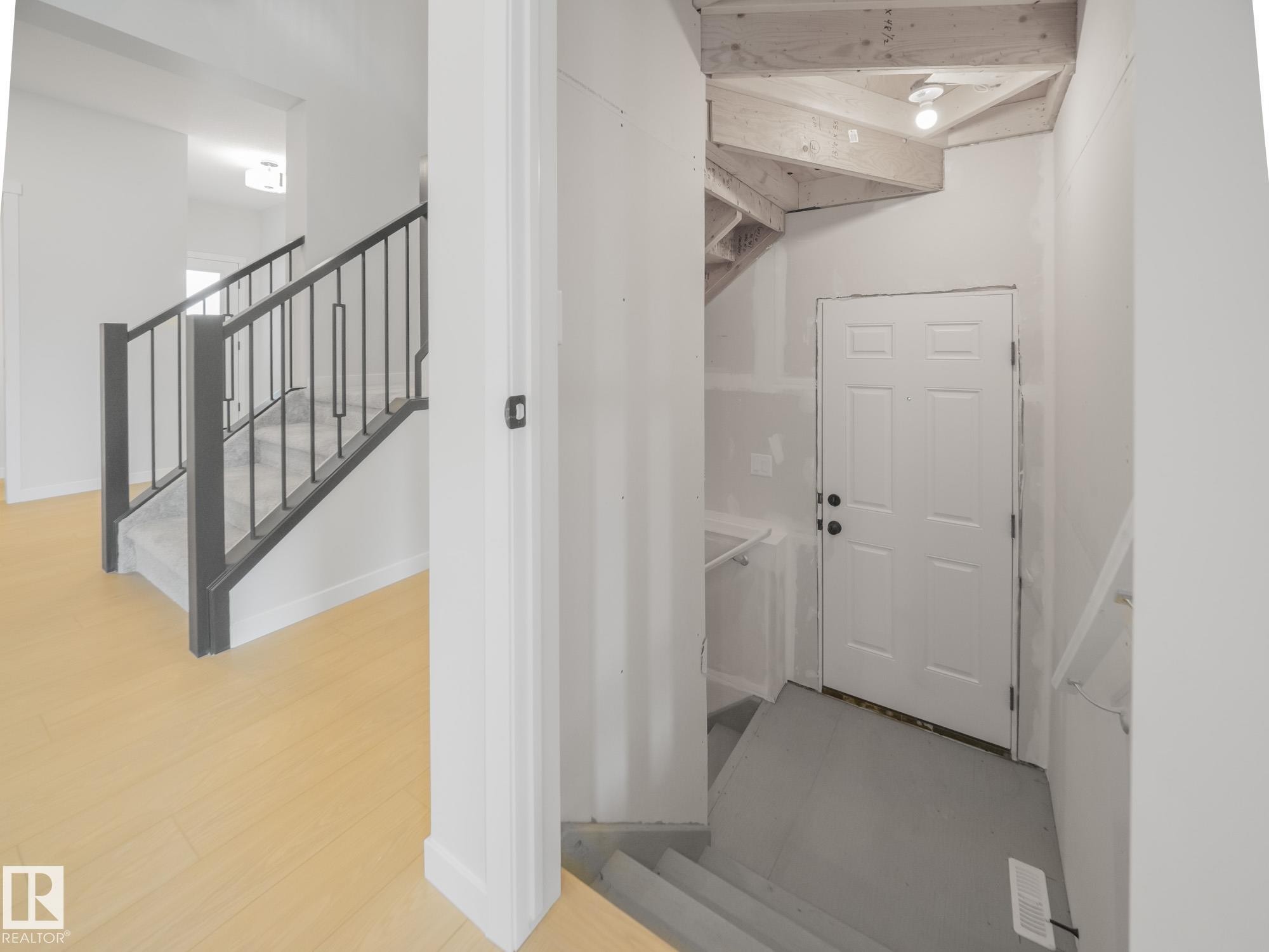 927 18 Avenue Nw, Edmonton, AB - Indoor Photo Showing Other Room