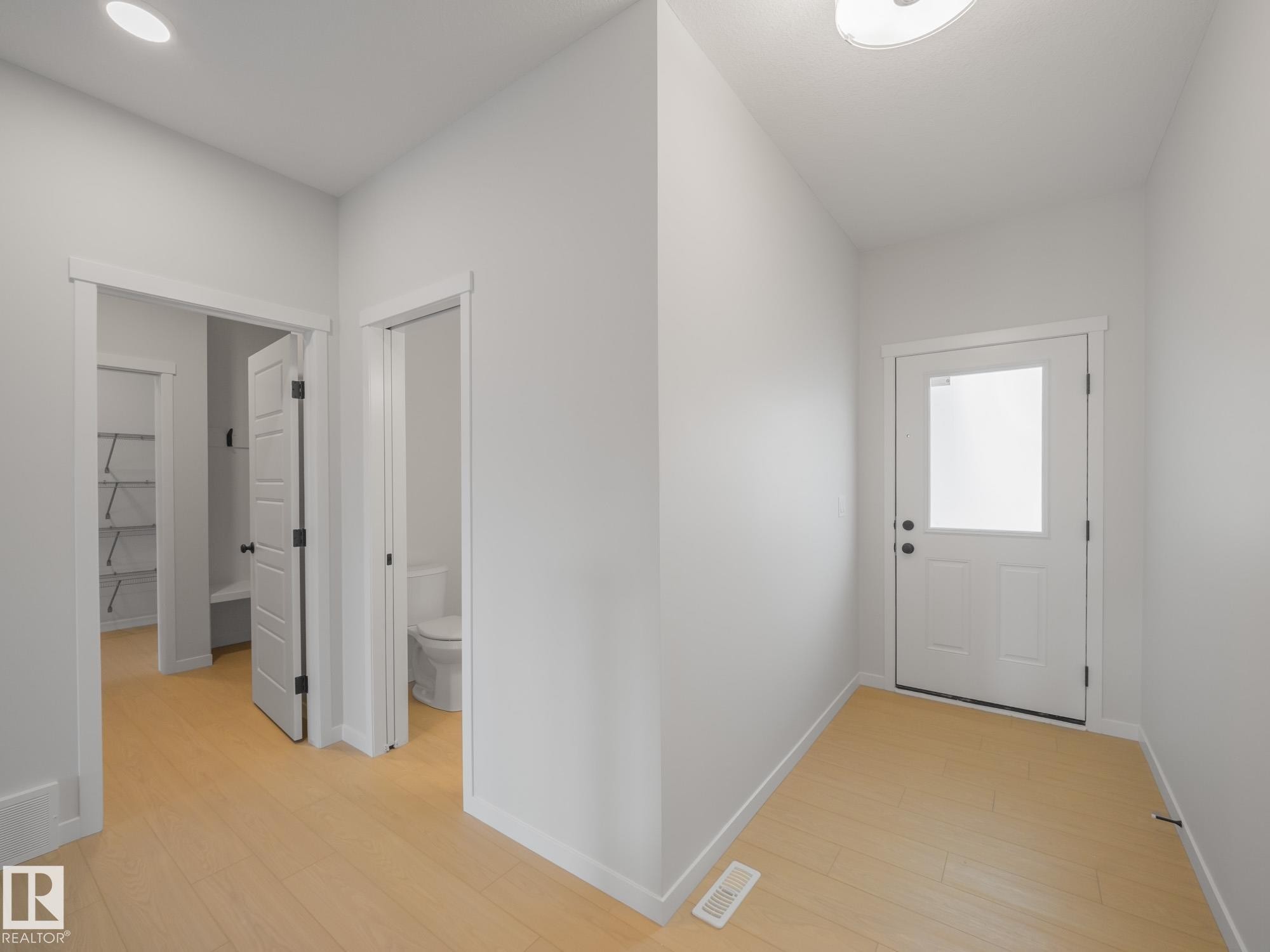 927 18 Avenue Nw, Edmonton, AB - Indoor Photo Showing Other Room