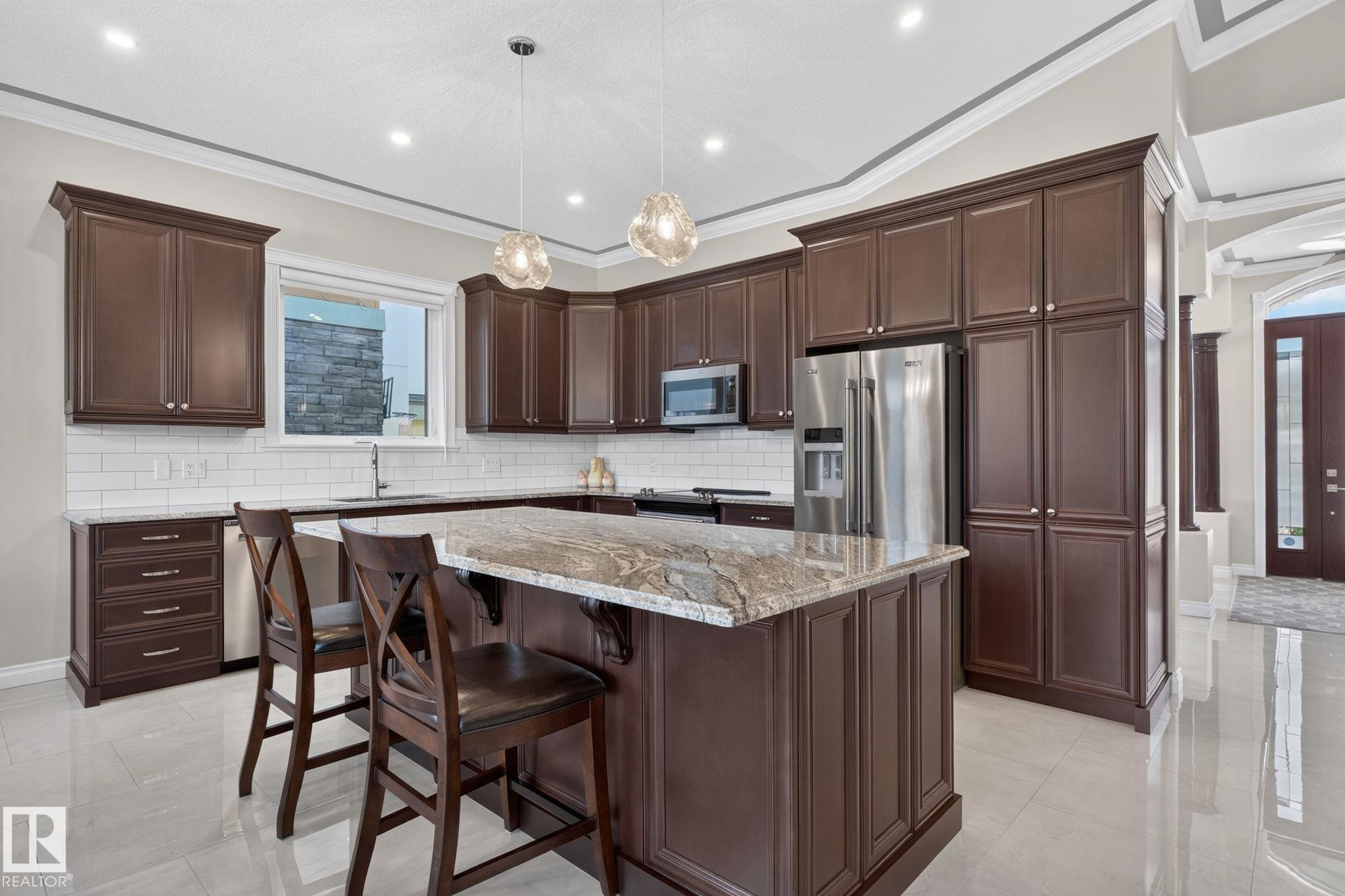 4707 Woolsey Common Sw, Edmonton, AB - Indoor Photo Showing Kitchen With Upgraded Kitchen