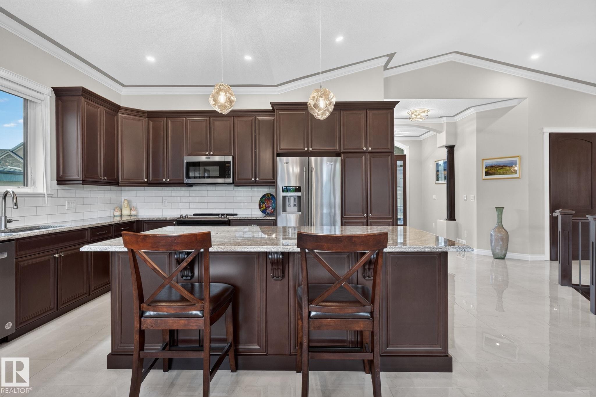 4707 Woolsey Common Sw, Edmonton, AB - Indoor Photo Showing Kitchen With Upgraded Kitchen