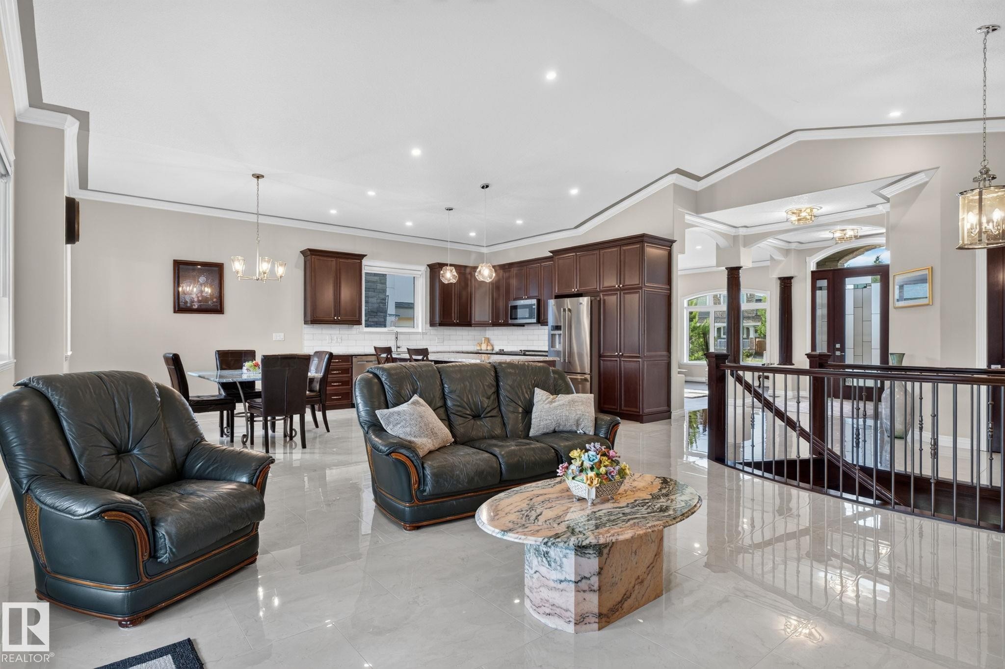4707 Woolsey Common Sw, Edmonton, AB - Indoor Photo Showing Living Room