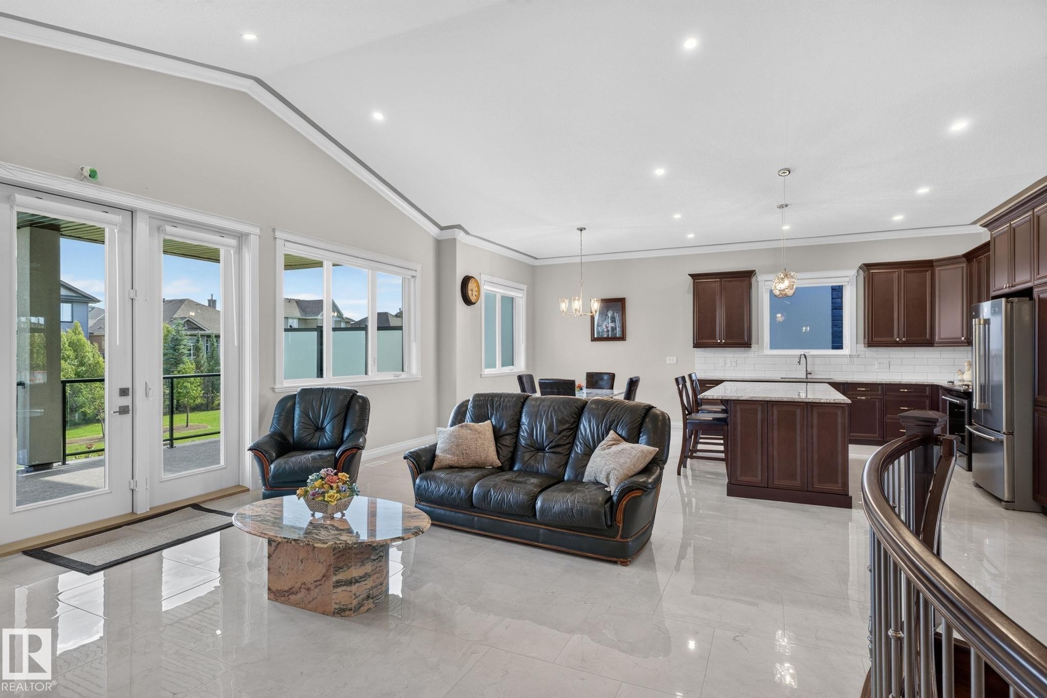 4707 Woolsey Common Sw, Edmonton, AB - Indoor