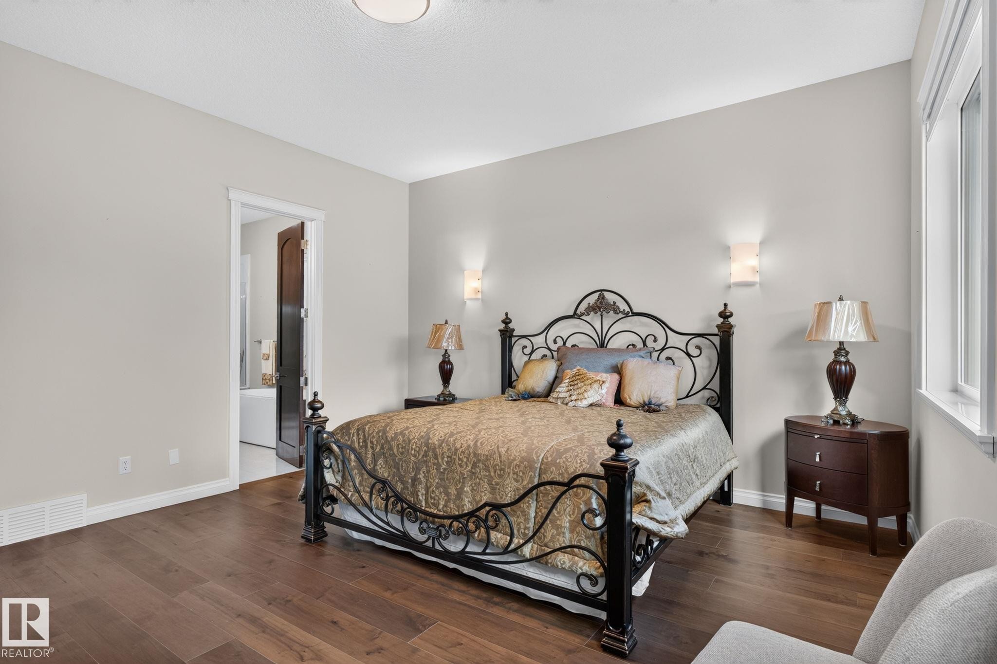4707 Woolsey Common Sw, Edmonton, AB - Indoor Photo Showing Bedroom
