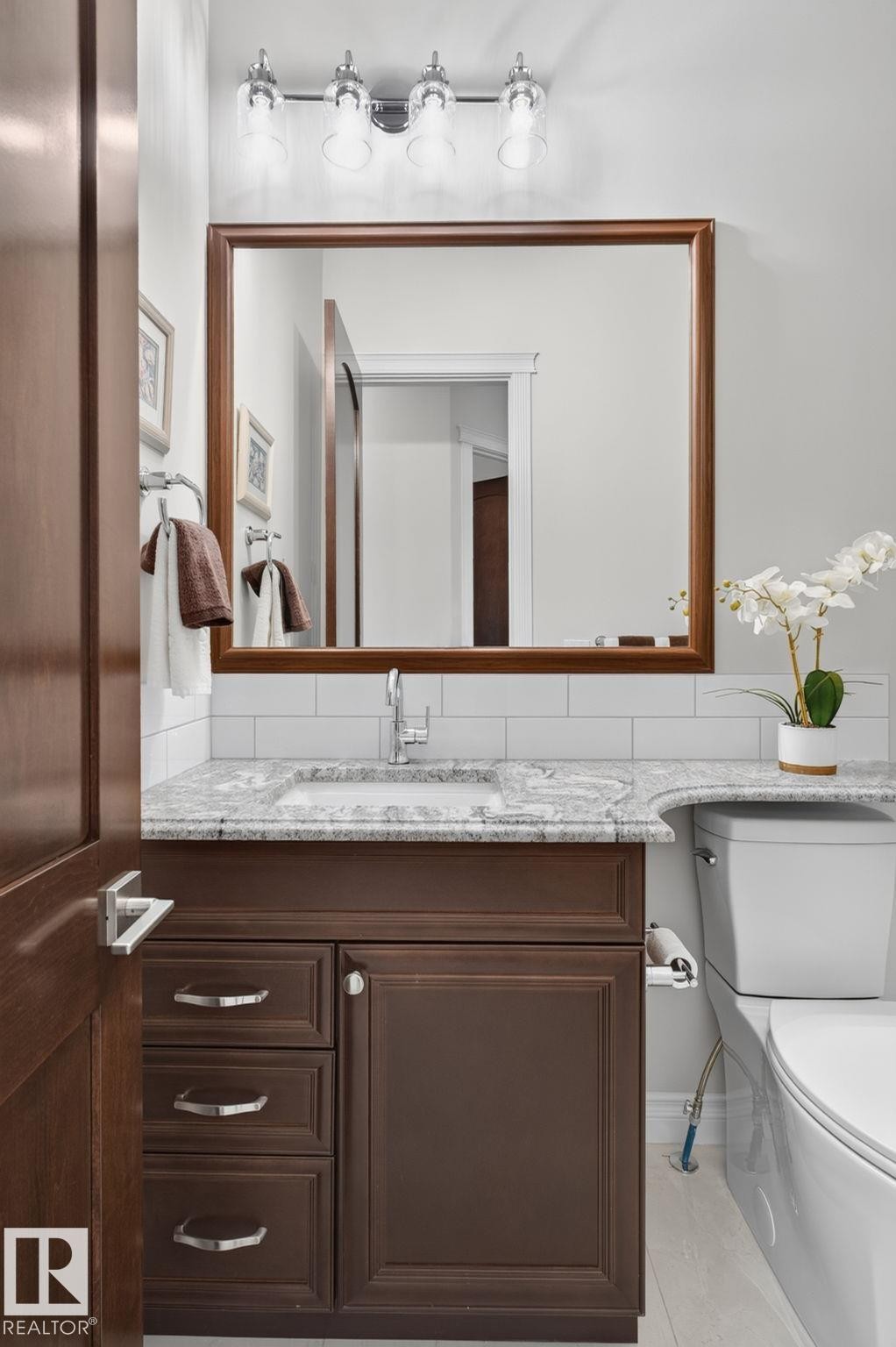 4707 Woolsey Common Sw, Edmonton, AB - Indoor Photo Showing Bathroom