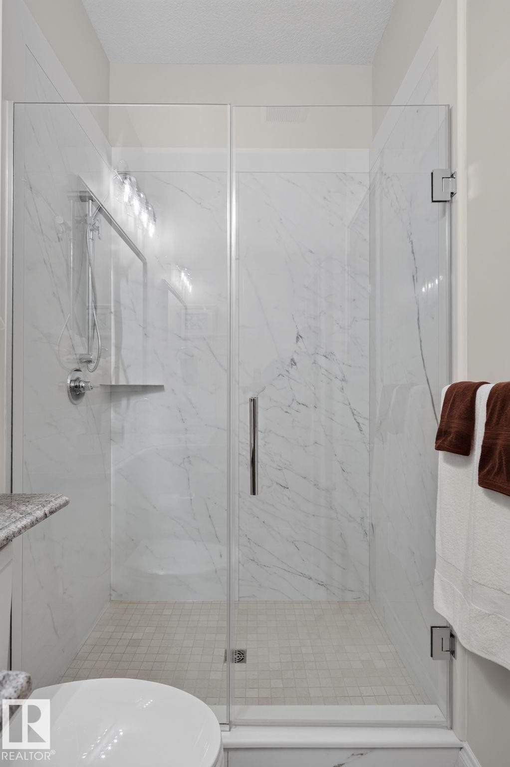 4707 Woolsey Common Sw, Edmonton, AB - Indoor Photo Showing Bathroom