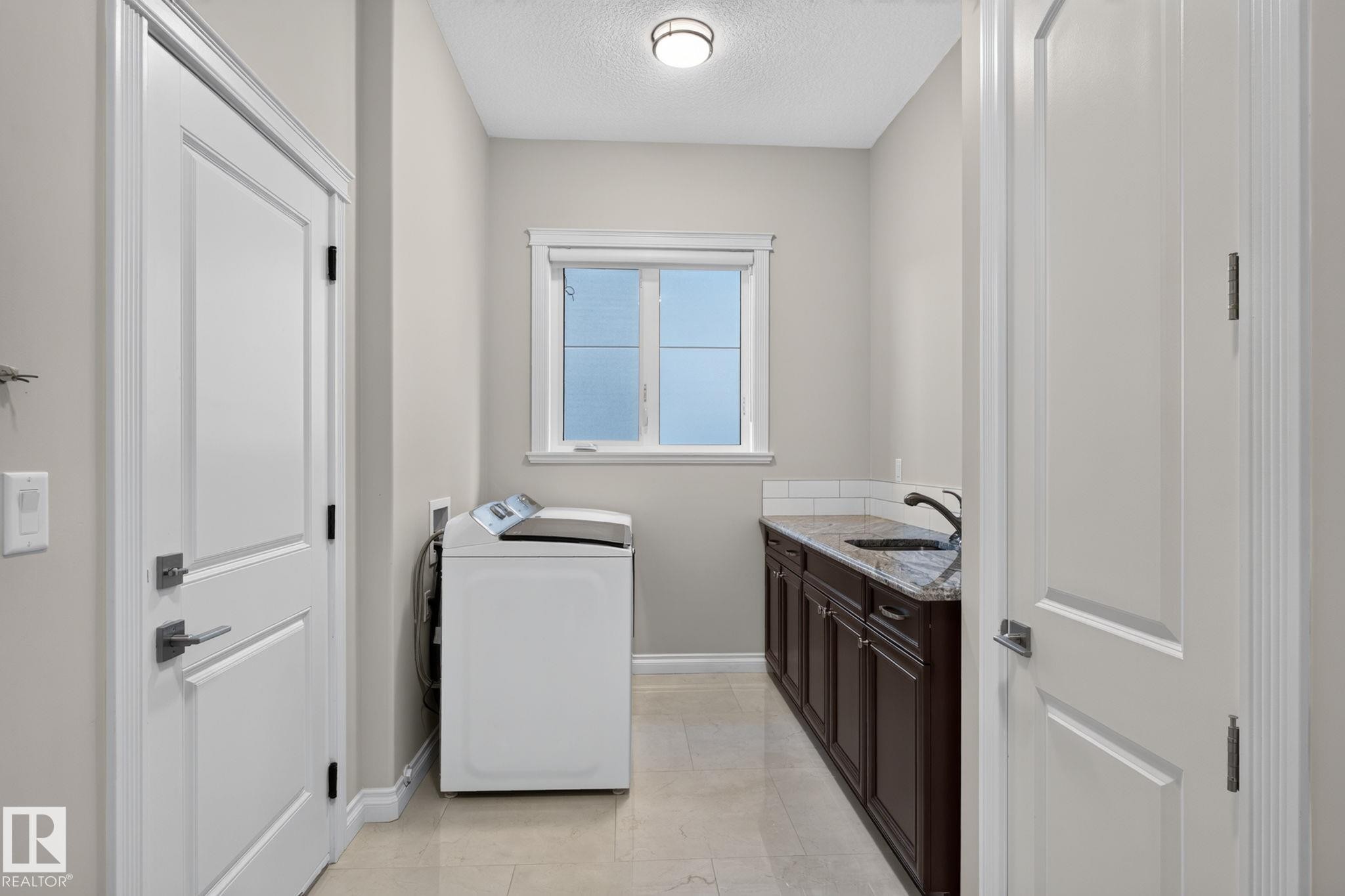4707 Woolsey Common Sw, Edmonton, AB - Indoor Photo Showing Other Room