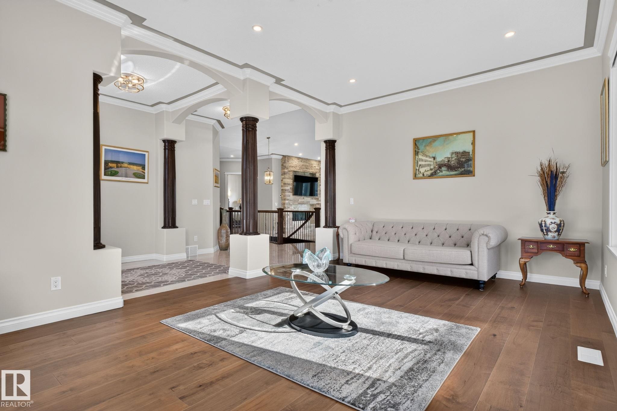 4707 Woolsey Common Sw, Edmonton, AB - Indoor Photo Showing Living Room