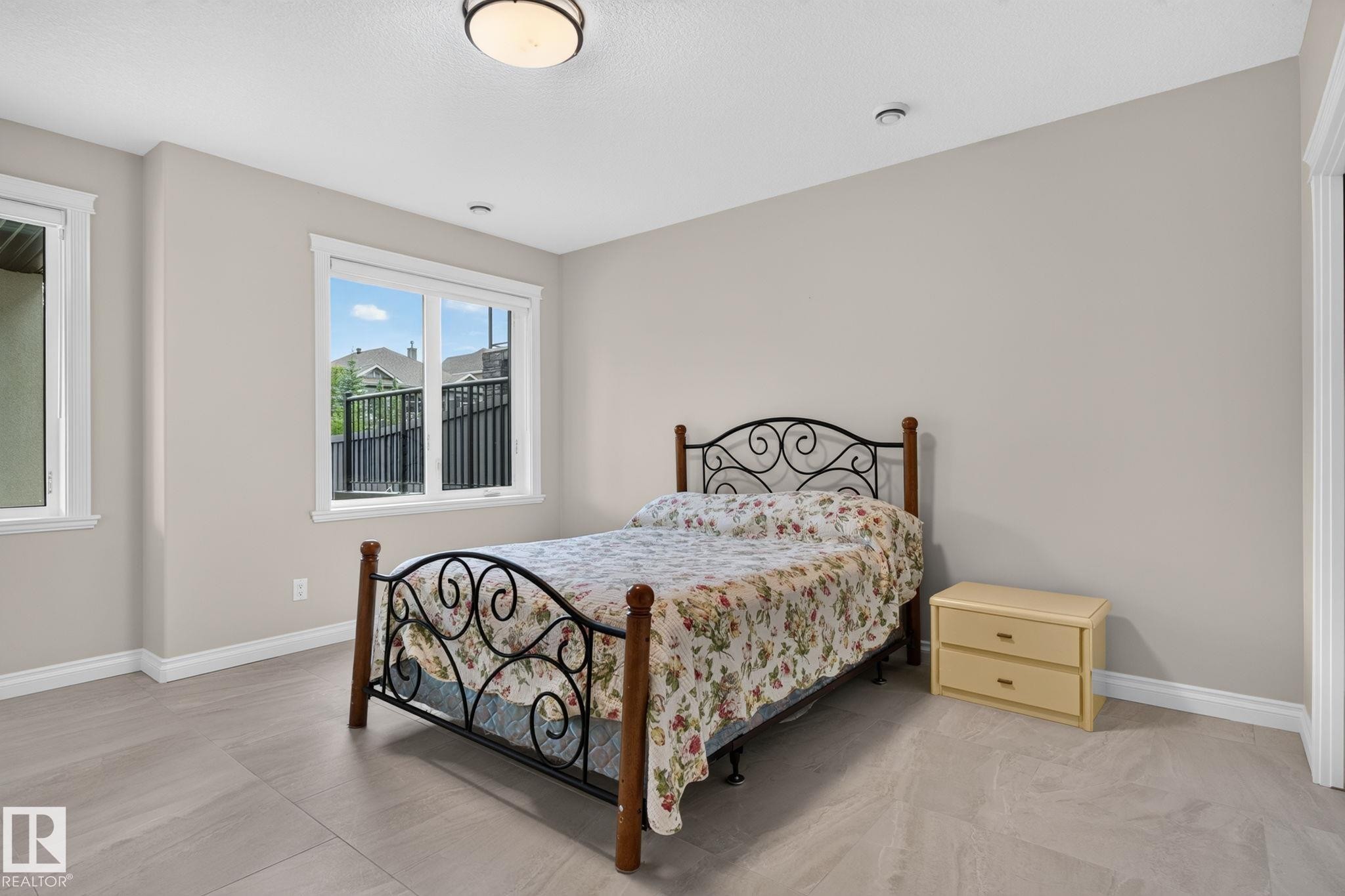 4707 Woolsey Common Sw, Edmonton, AB - Indoor Photo Showing Bedroom