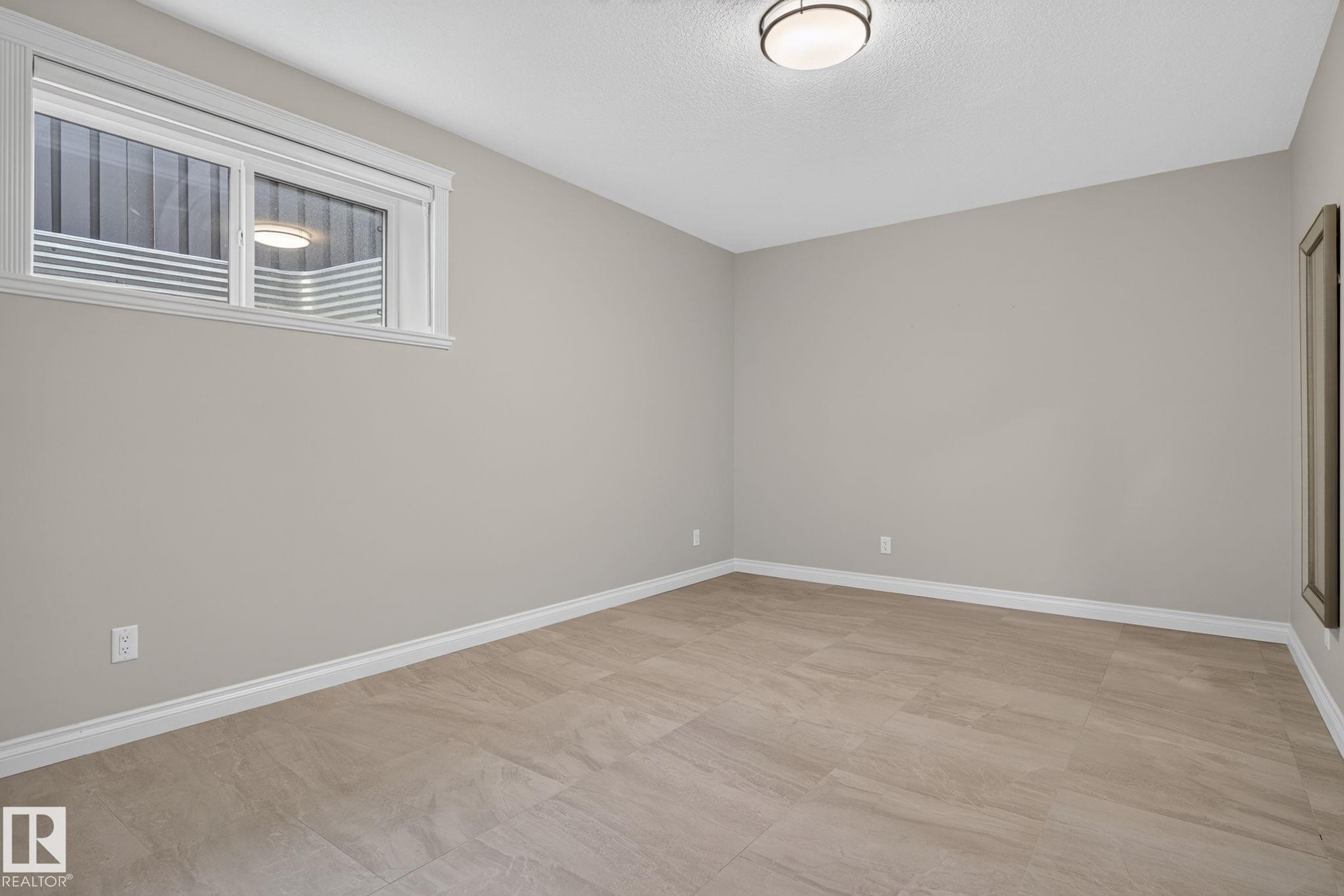 4707 Woolsey Common Sw, Edmonton, AB - Indoor Photo Showing Other Room