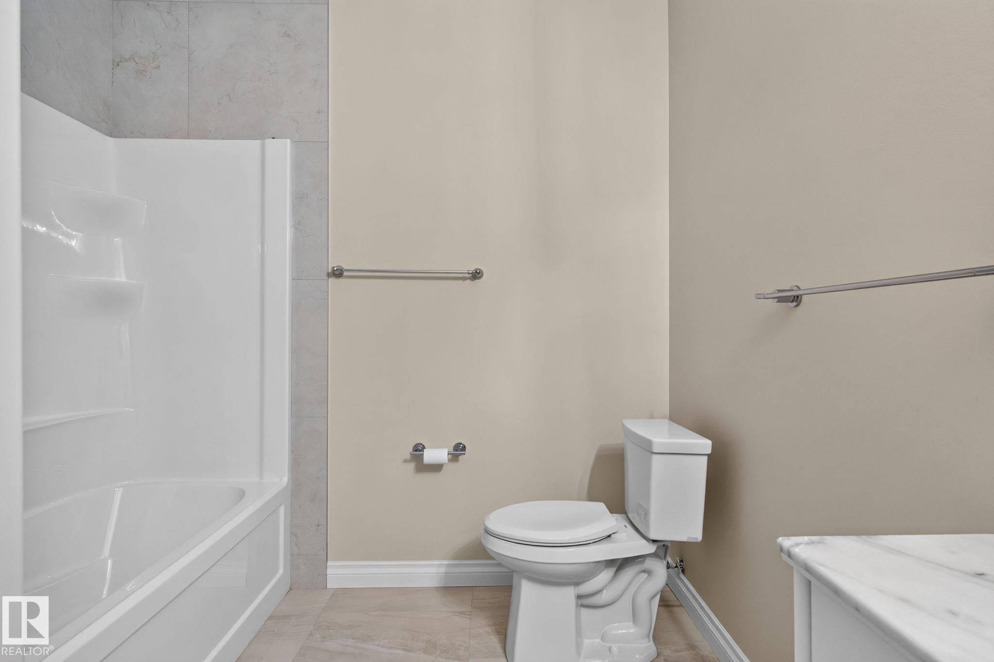 4707 Woolsey Common Sw, Edmonton, AB - Indoor Photo Showing Bathroom