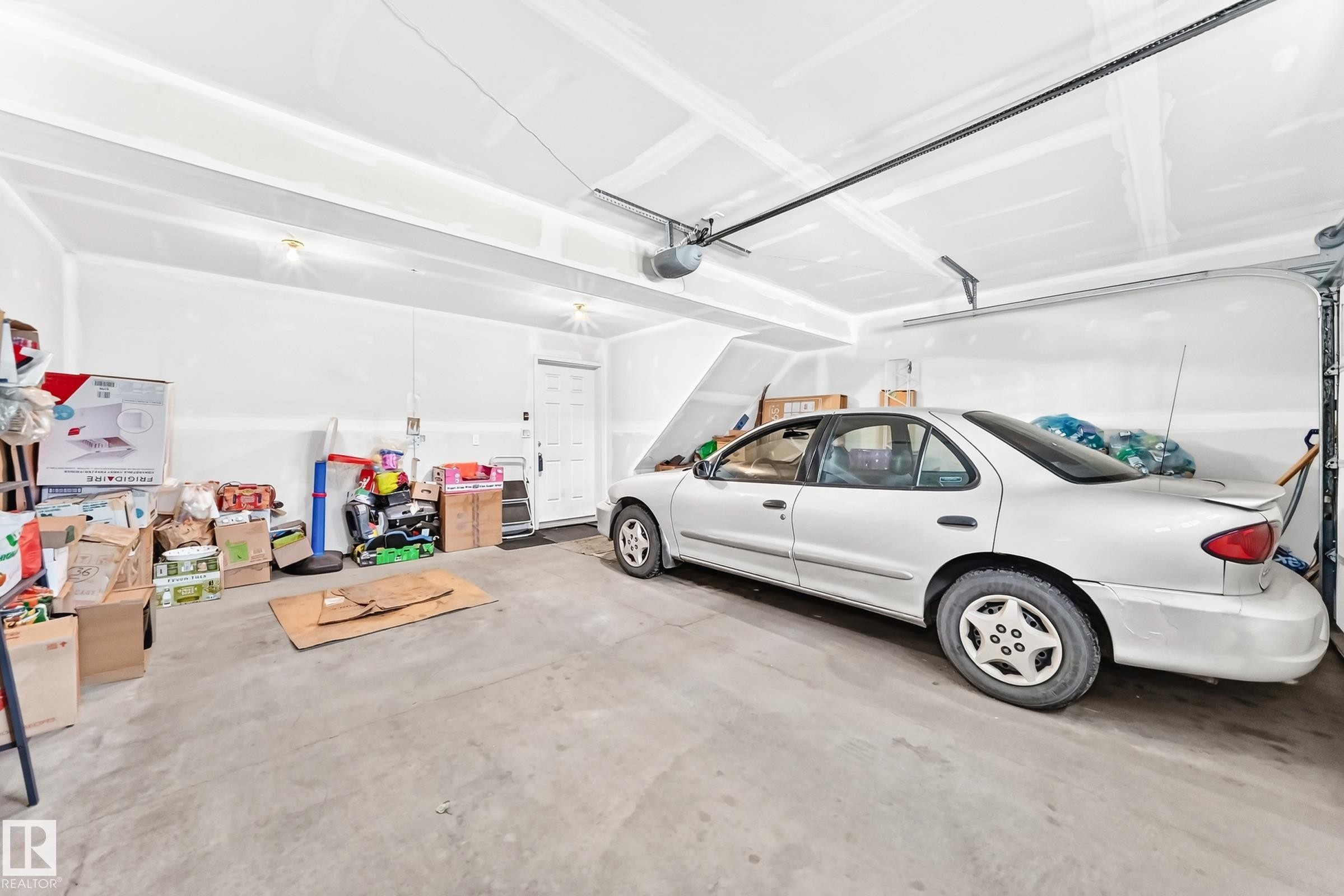 #78 655 Tamarack Rd Nw, Edmonton, AB - Indoor Photo Showing Garage