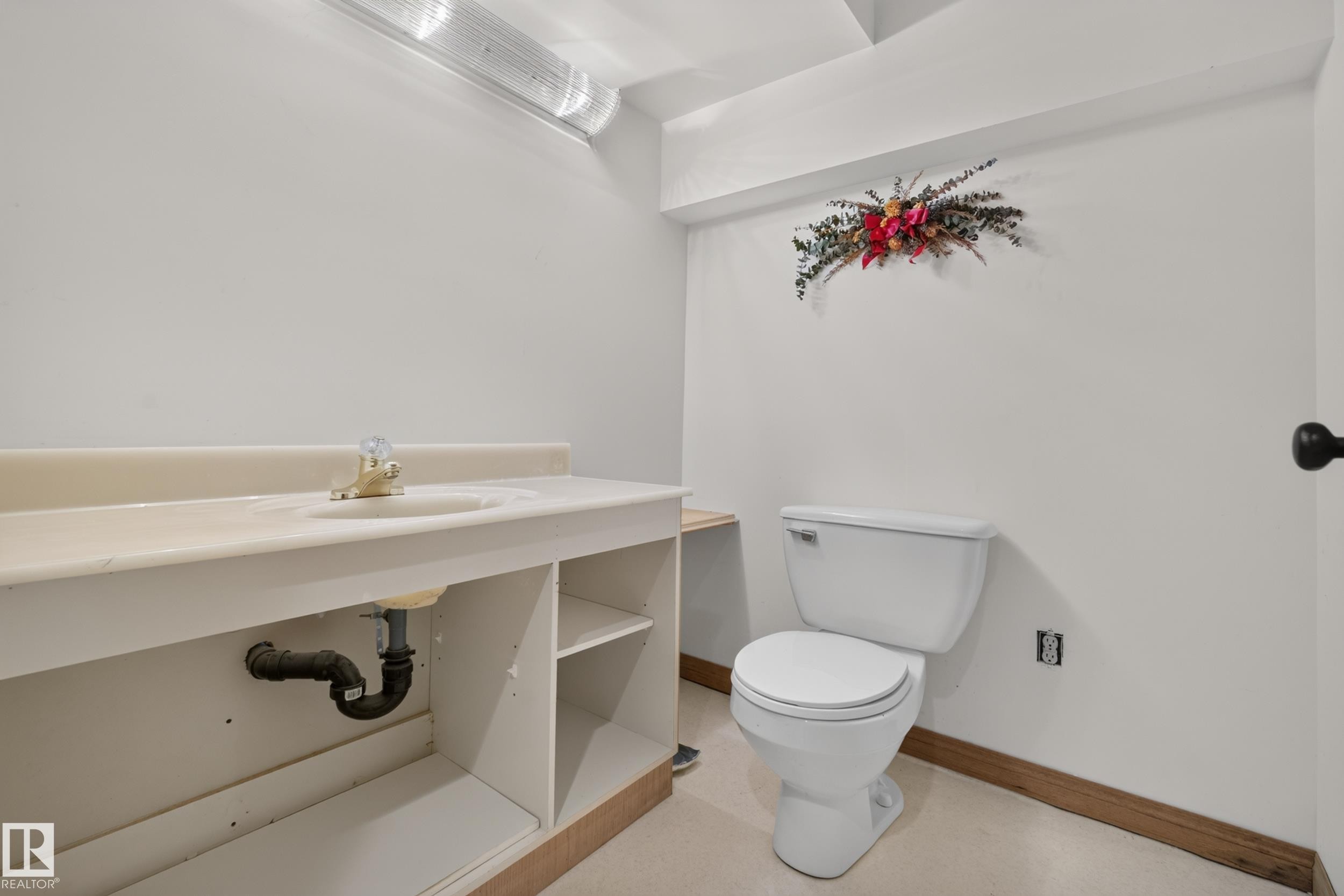 6203 143 Street Nw, Edmonton, AB - Indoor Photo Showing Bathroom
