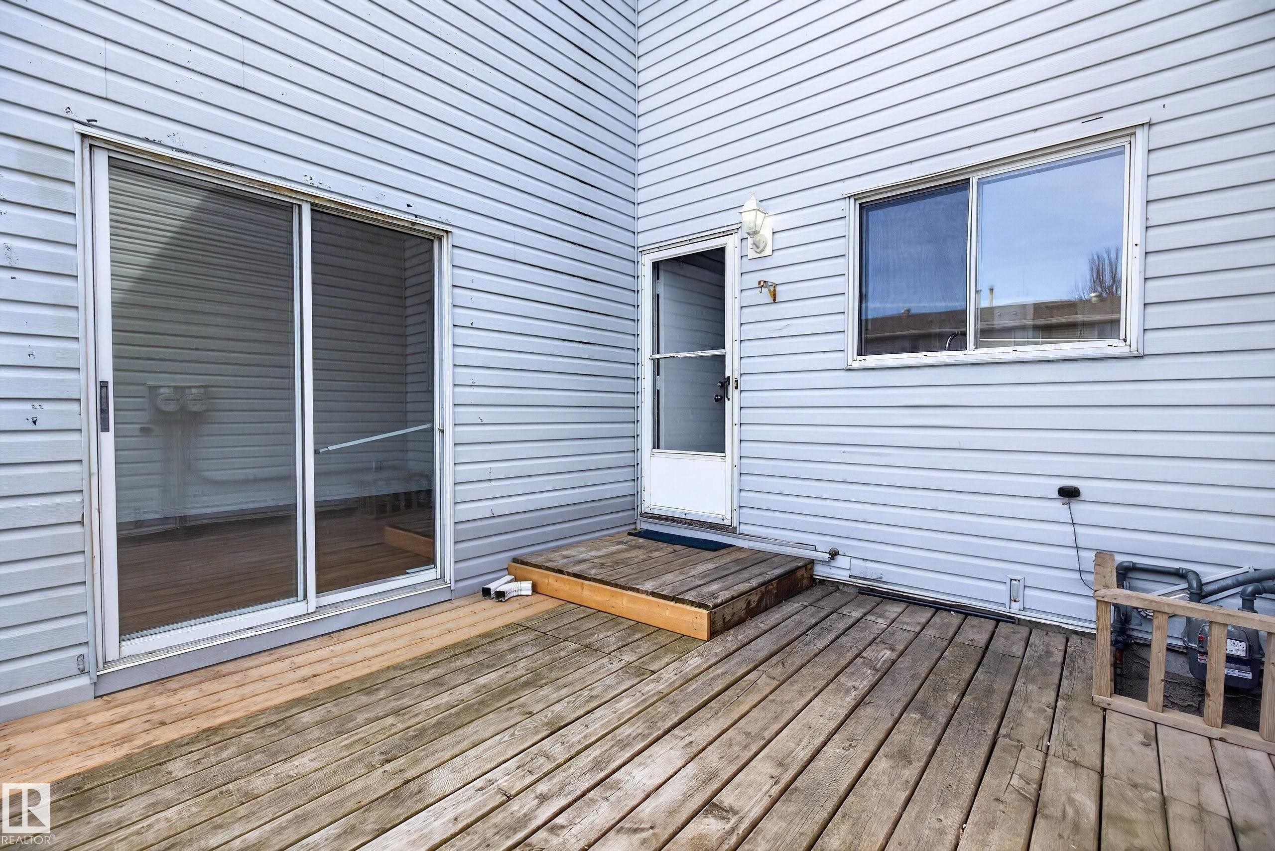 Outdoor wood deck area featuring light gray vinyl siding - 156 Lee Ridge Road, Edmonton, AB - Outdoor With Deck Patio Veranda With Exterior