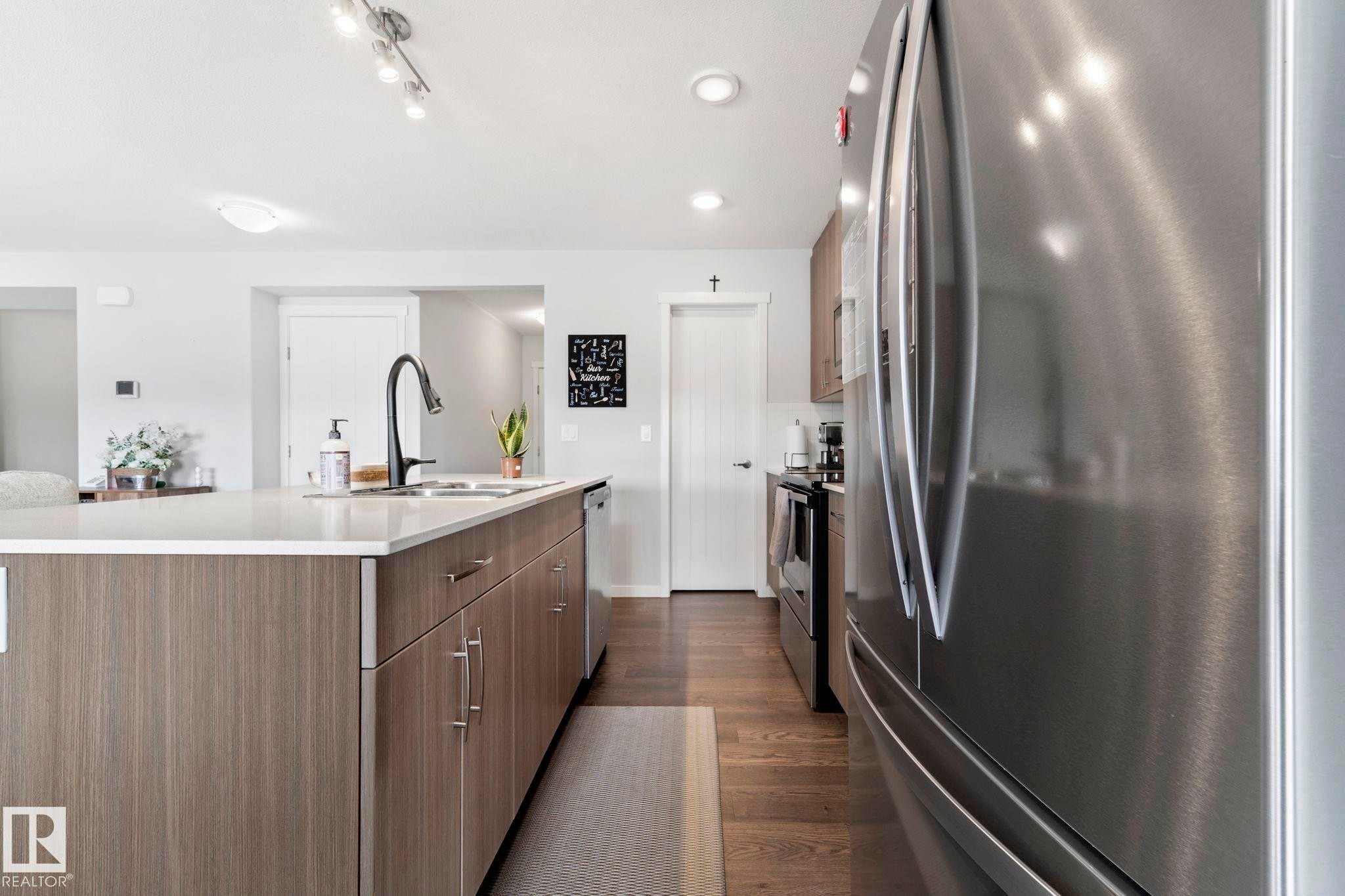 17308 49 Street Nw, Edmonton, AB - Indoor Photo Showing Kitchen With Upgraded Kitchen