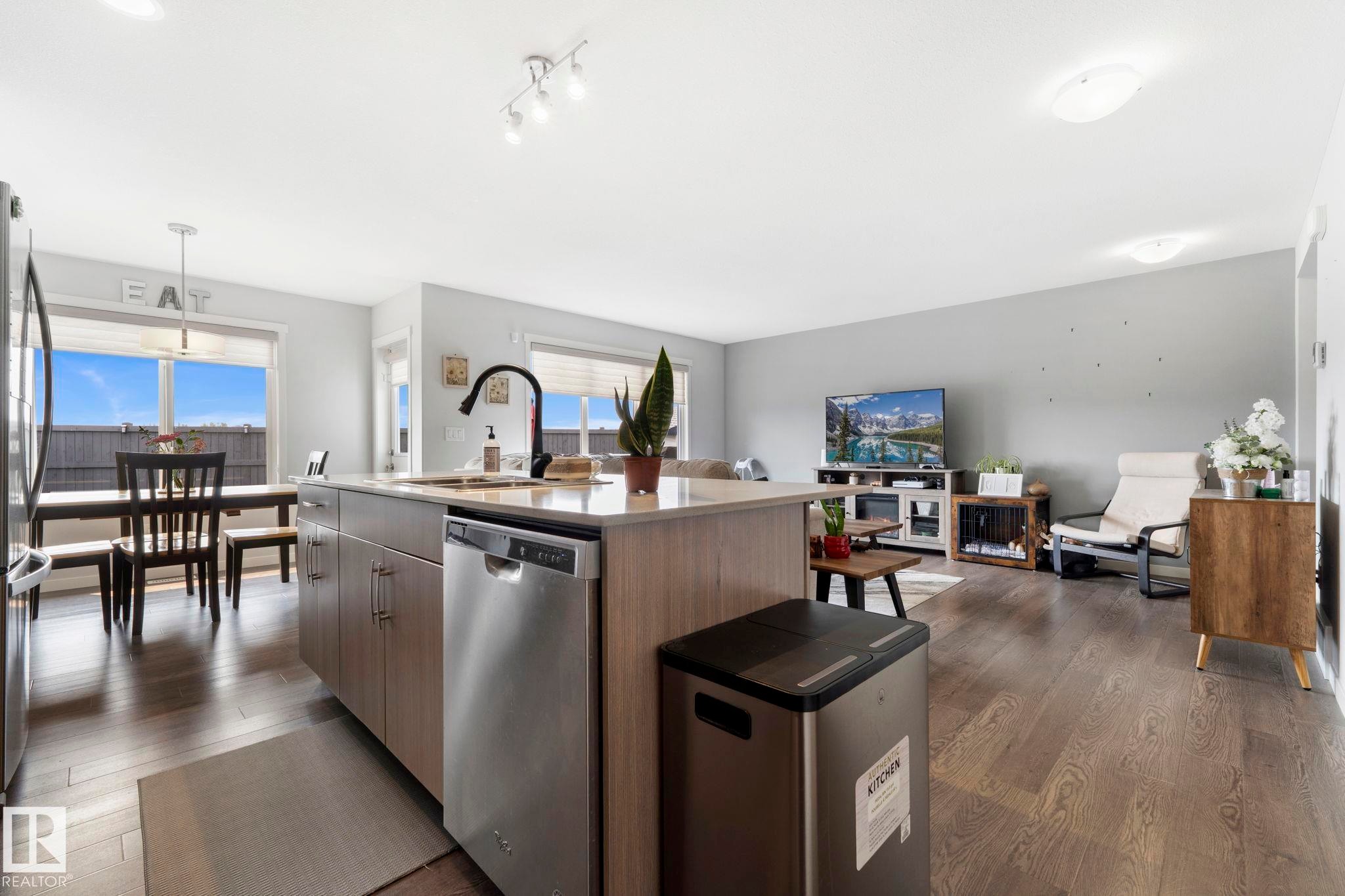 17308 49 Street Nw, Edmonton, AB - Indoor Photo Showing Kitchen