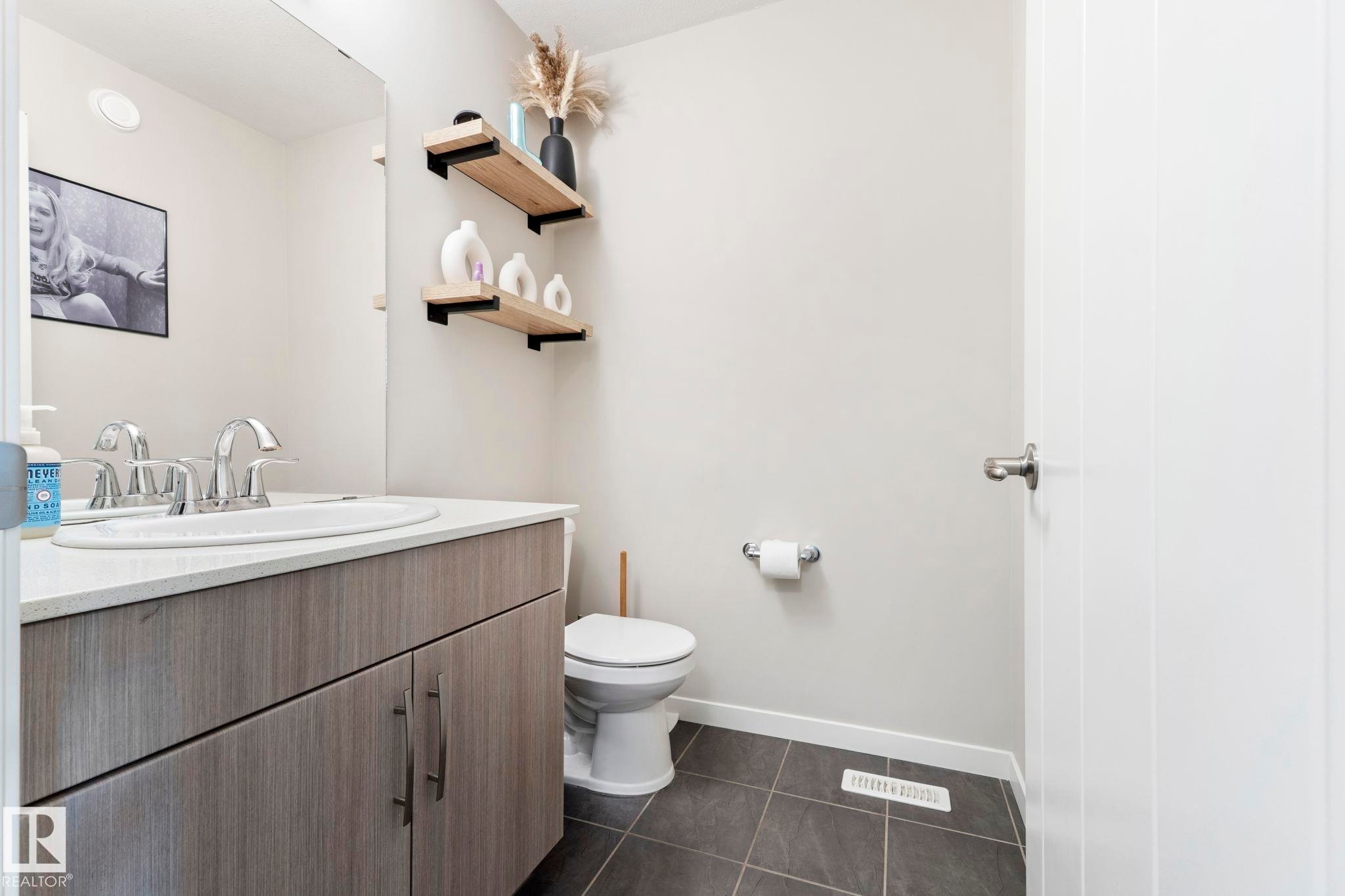 17308 49 Street Nw, Edmonton, AB - Indoor Photo Showing Bathroom
