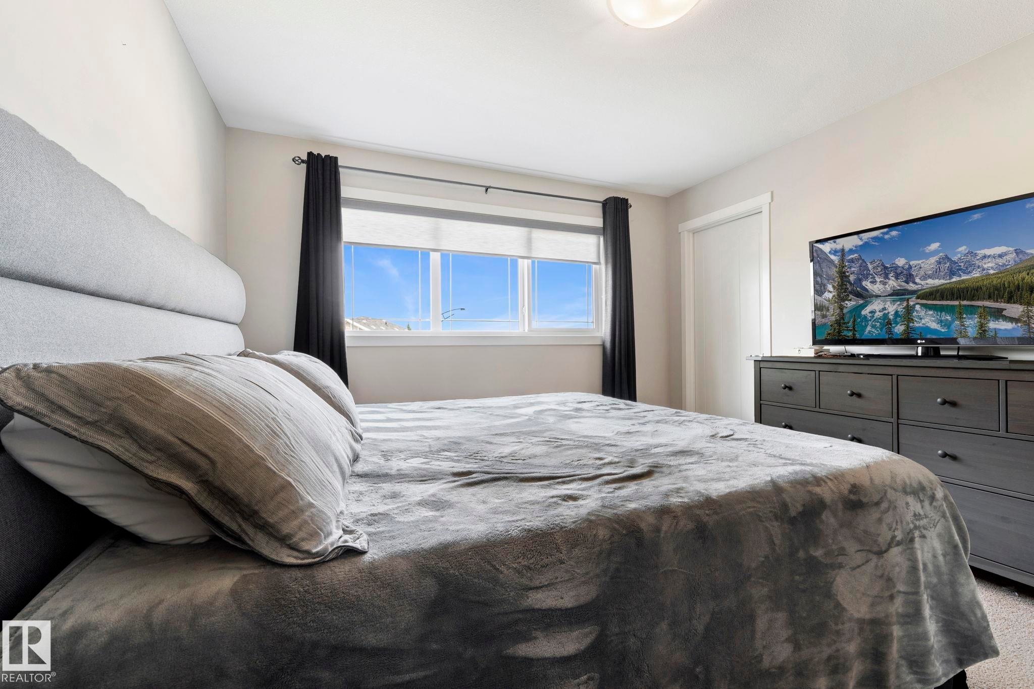 17308 49 Street Nw, Edmonton, AB - Indoor Photo Showing Bedroom