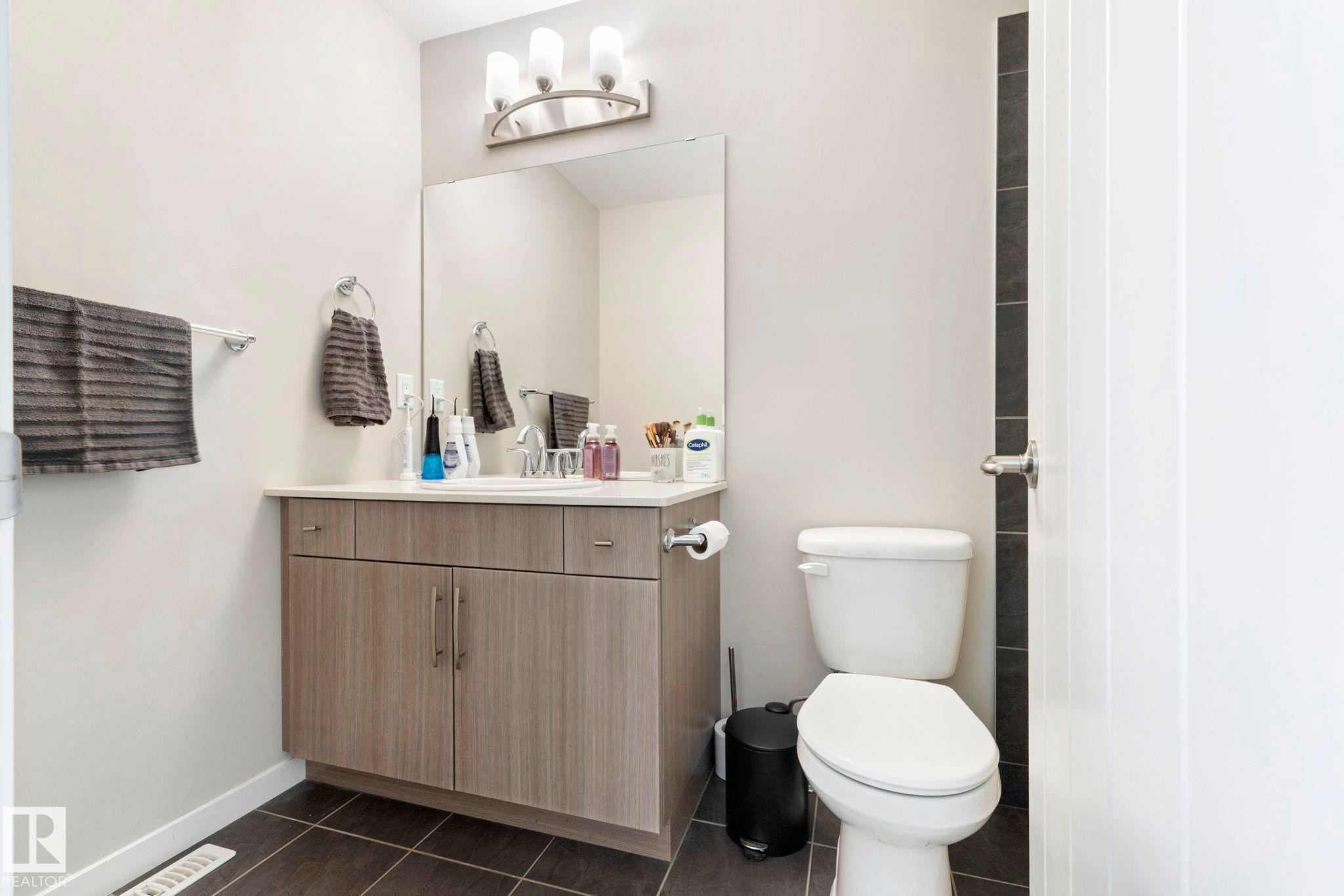 17308 49 Street Nw, Edmonton, AB - Indoor Photo Showing Bathroom