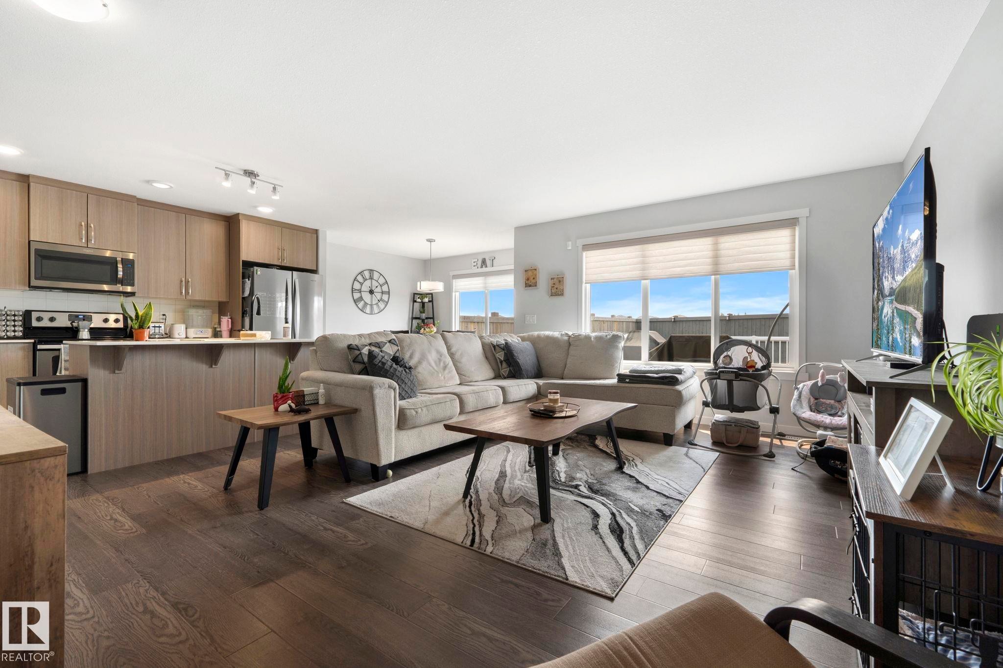 17308 49 Street Nw, Edmonton, AB - Indoor