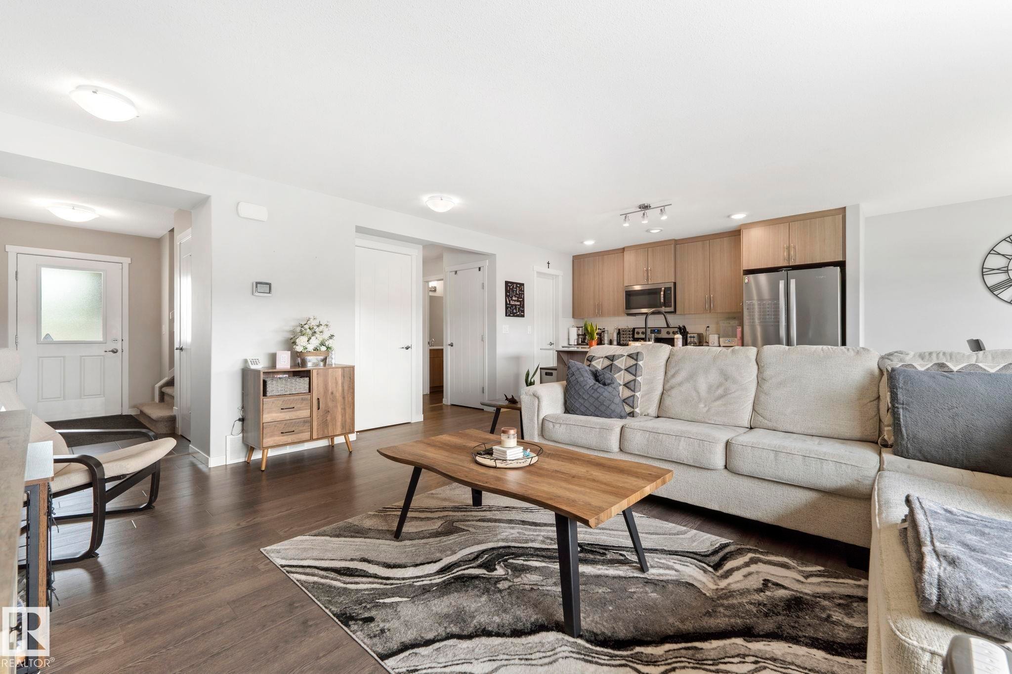 17308 49 Street Nw, Edmonton, AB - Indoor Photo Showing Living Room